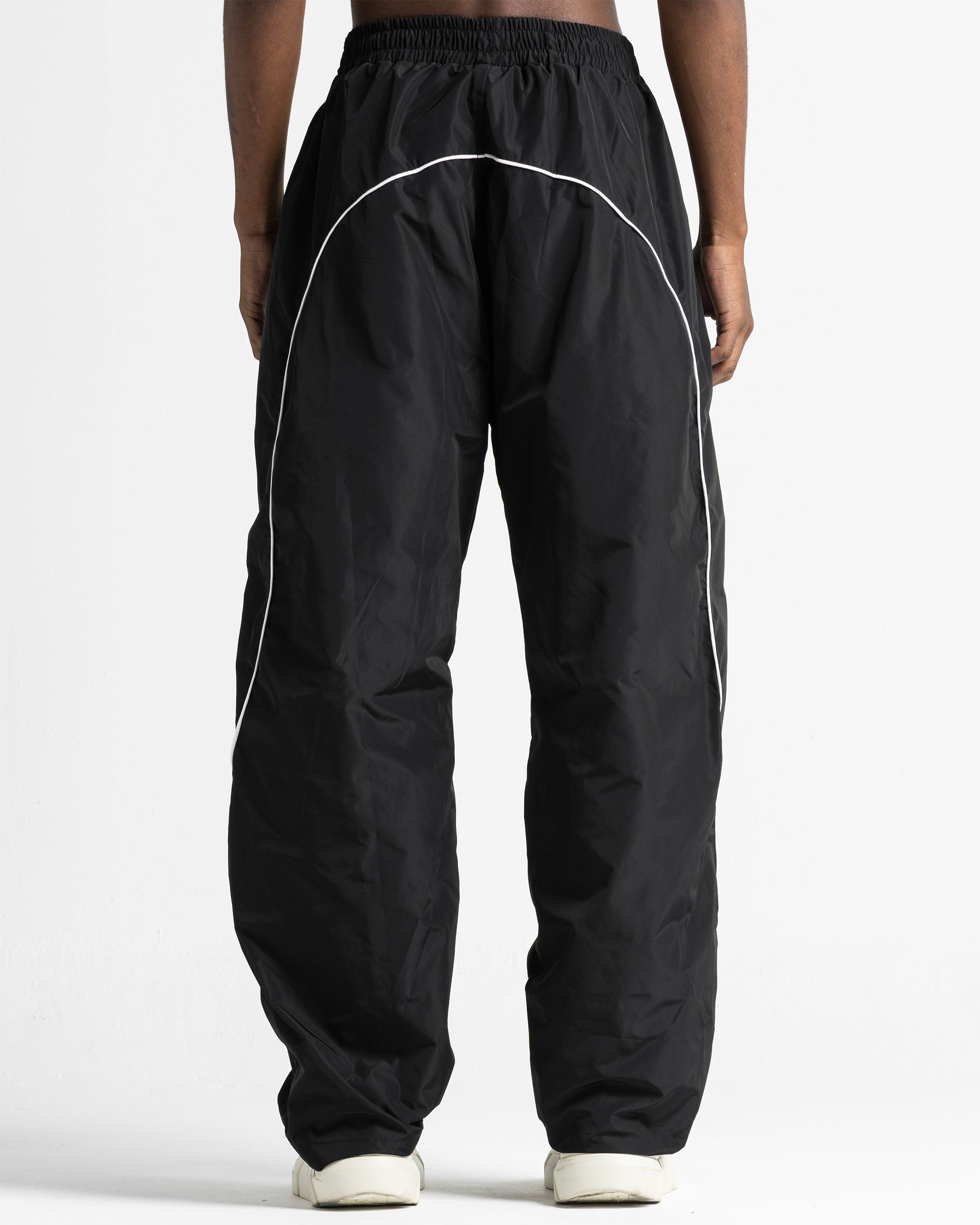 Sweatpant Negra Bordada