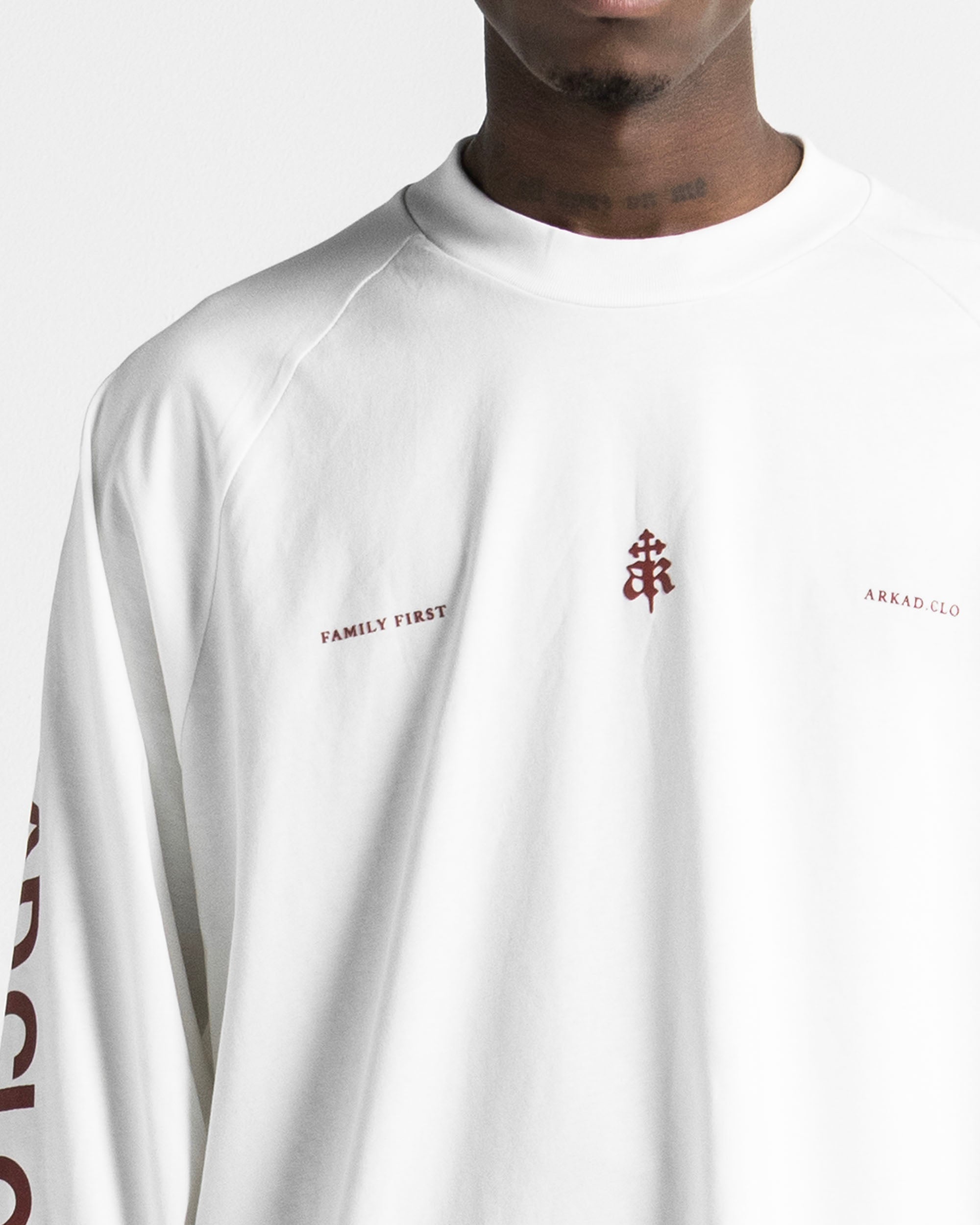 Hoodie Sleeve Blanco Logo Rojo