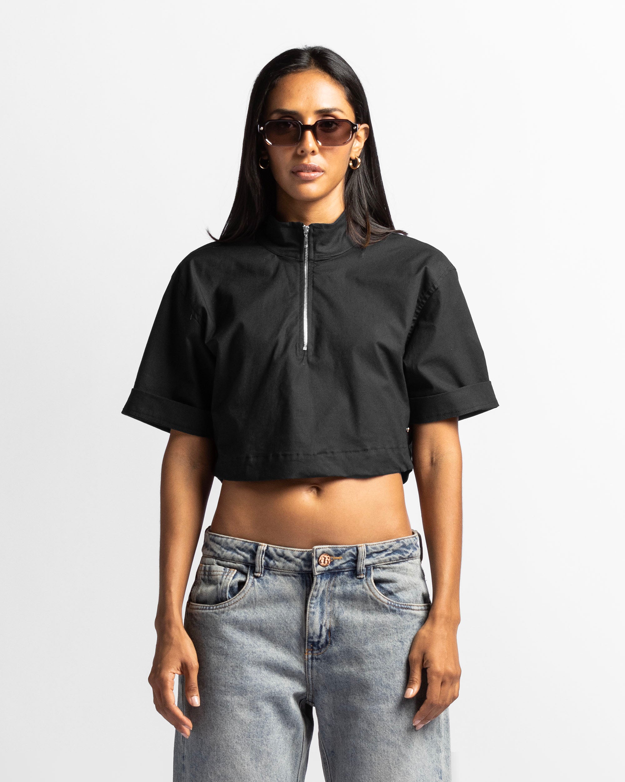 Crop Shirt Cuello Alto Cierre