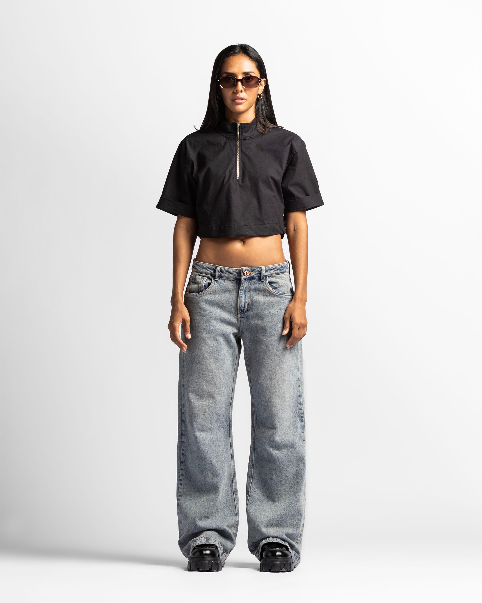 Crop Shirt Cuello Alto Cierre