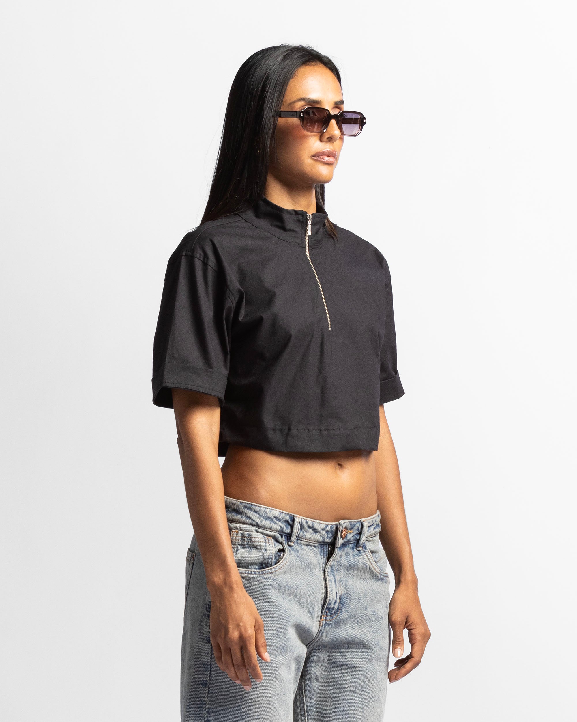 Crop Shirt Cuello Alto Cierre