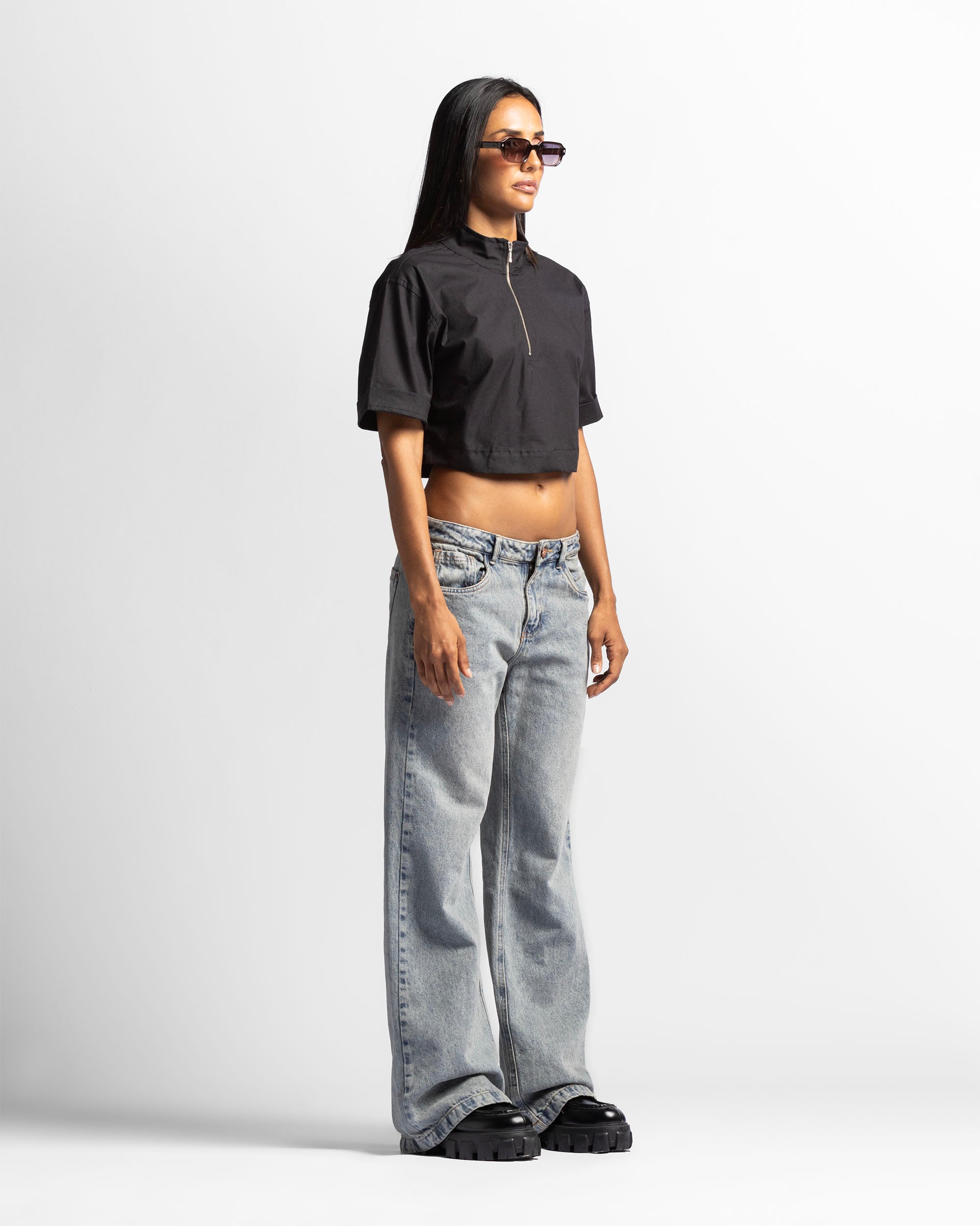 Crop Shirt Cuello Alto Cierre
