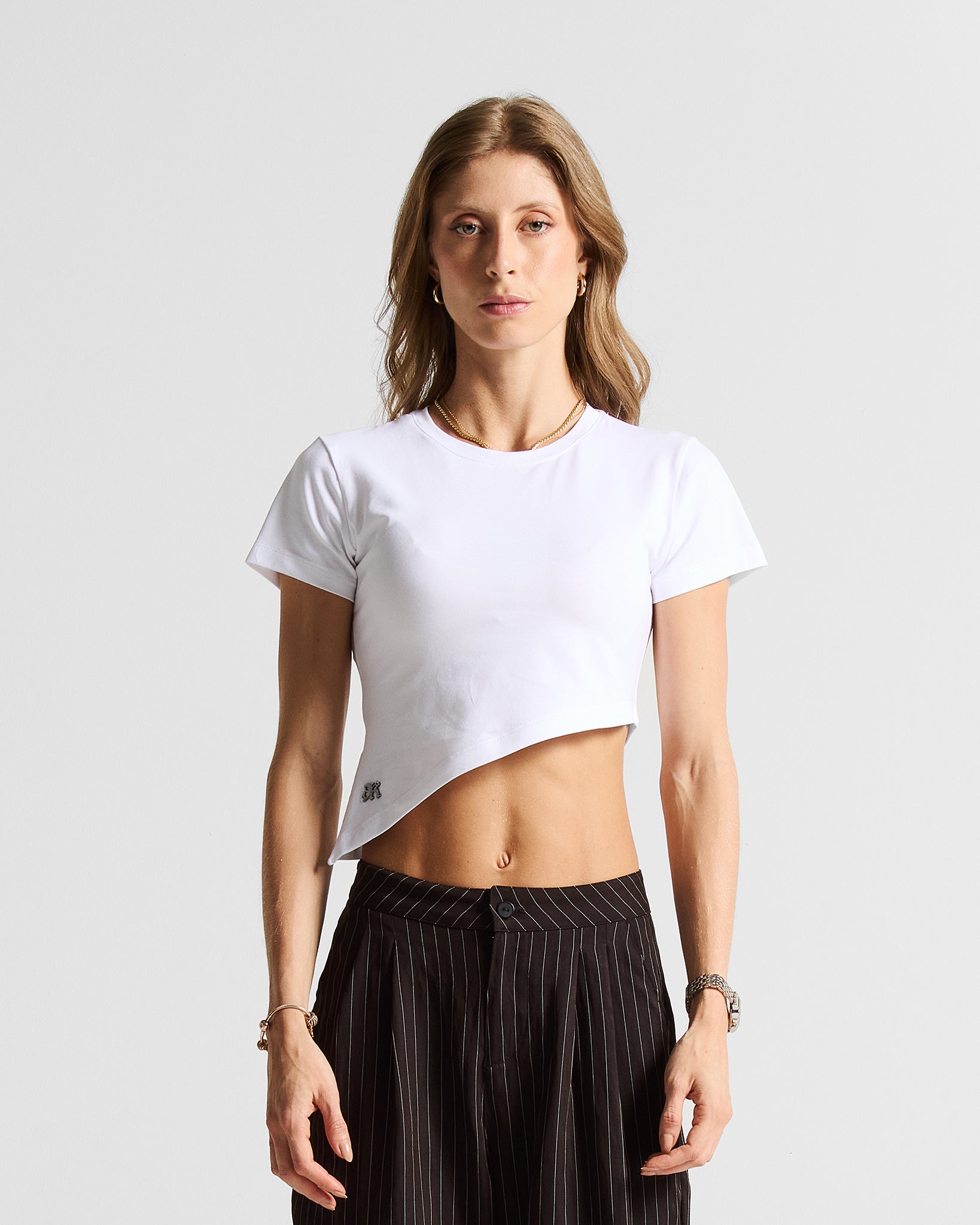 Asymmetric Baby Tee Blanca