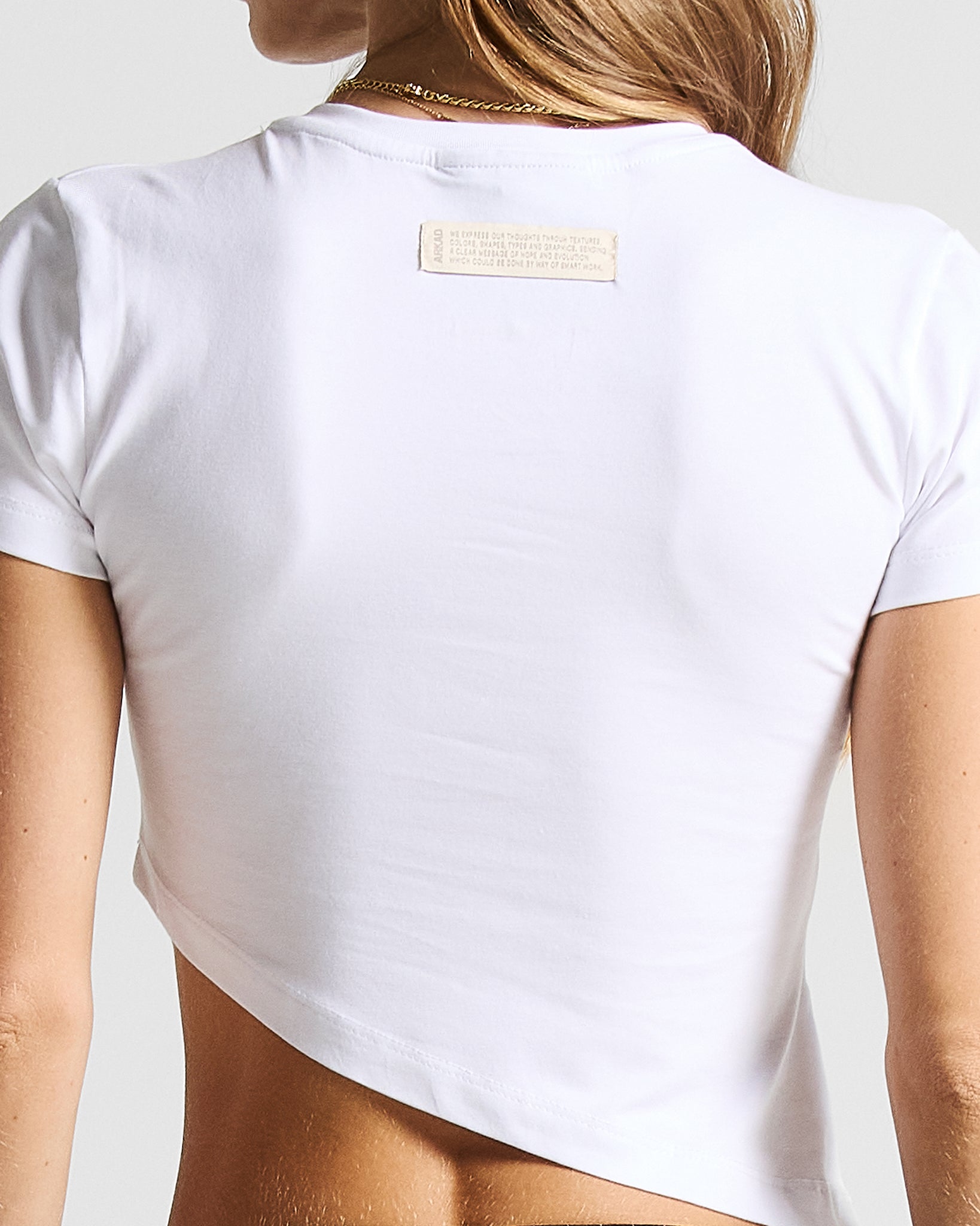 Asymmetric Baby Tee Blanca
