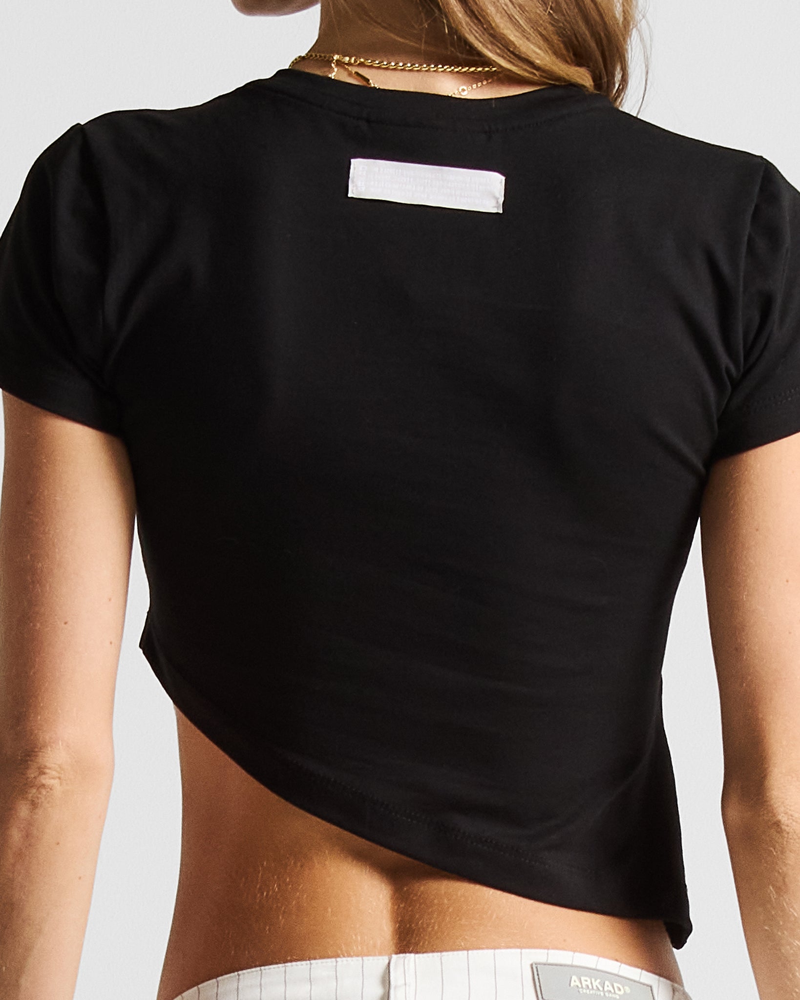 Asymmetric Baby Tee Negra