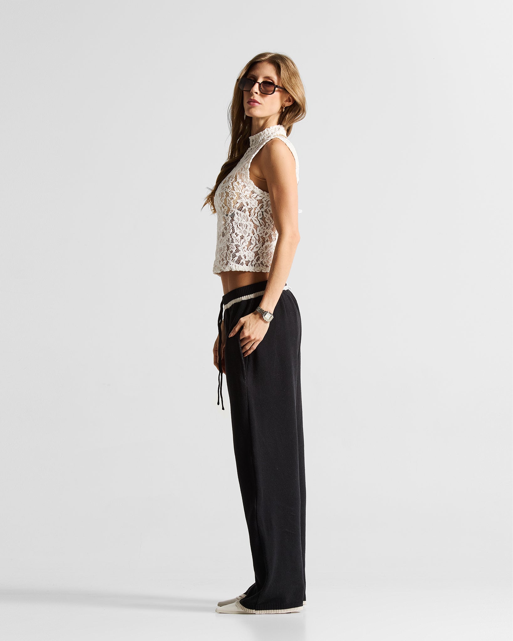 Sleevless Lace Top Beige