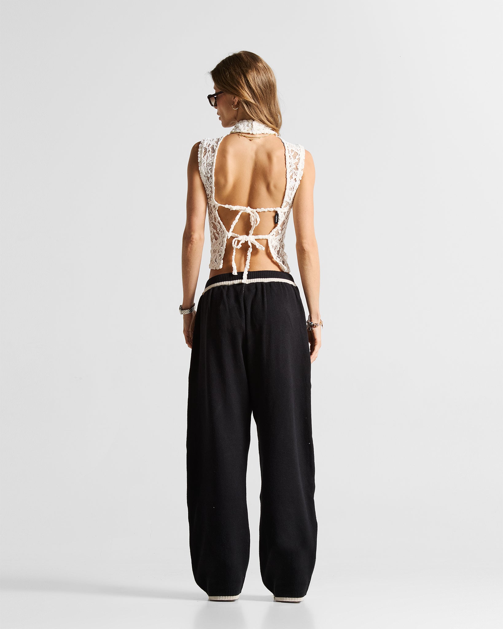 Sleevless Lace Top Beige