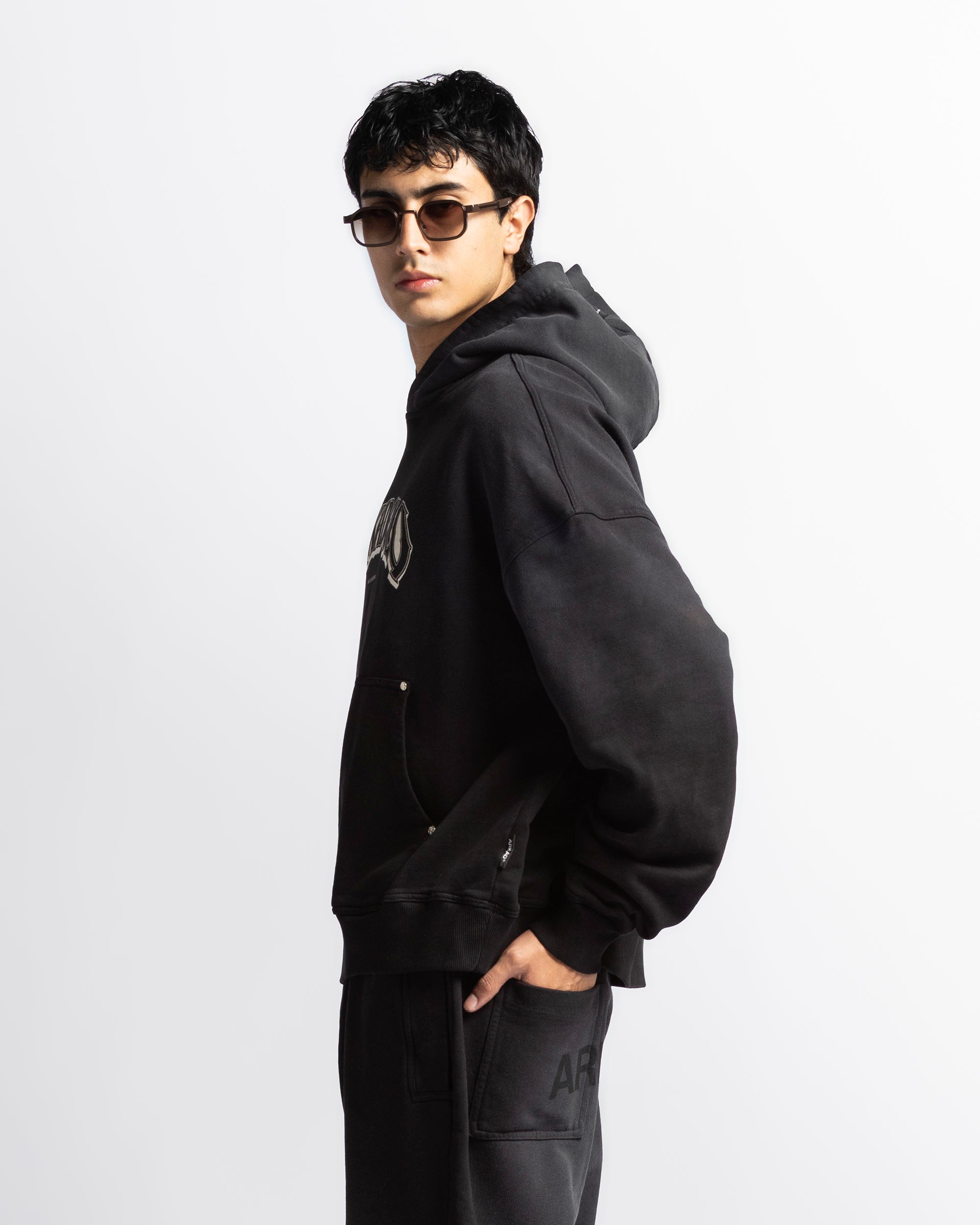 Washed Hoodie Negro Remaches