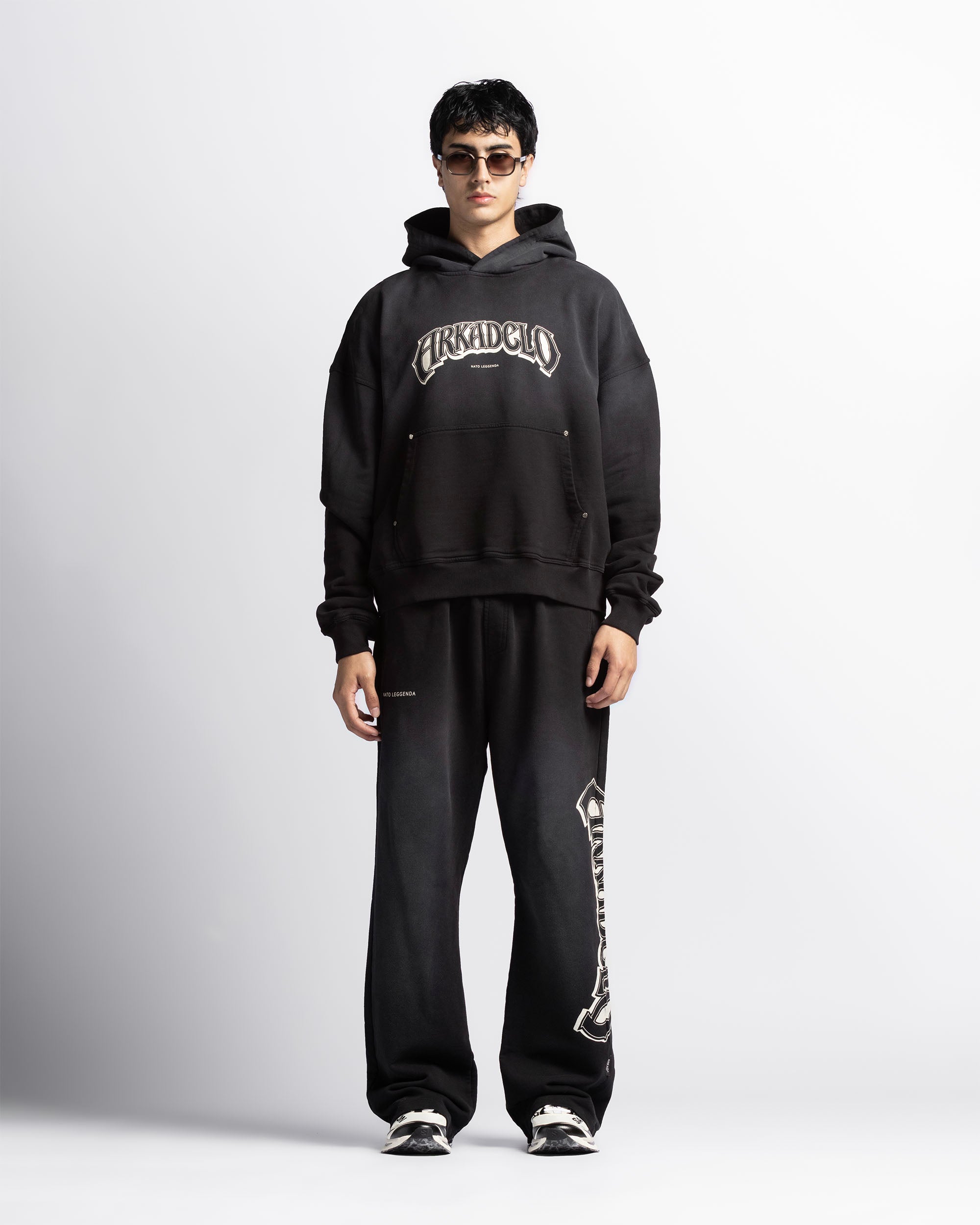 Washed Hoodie Negro Remaches
