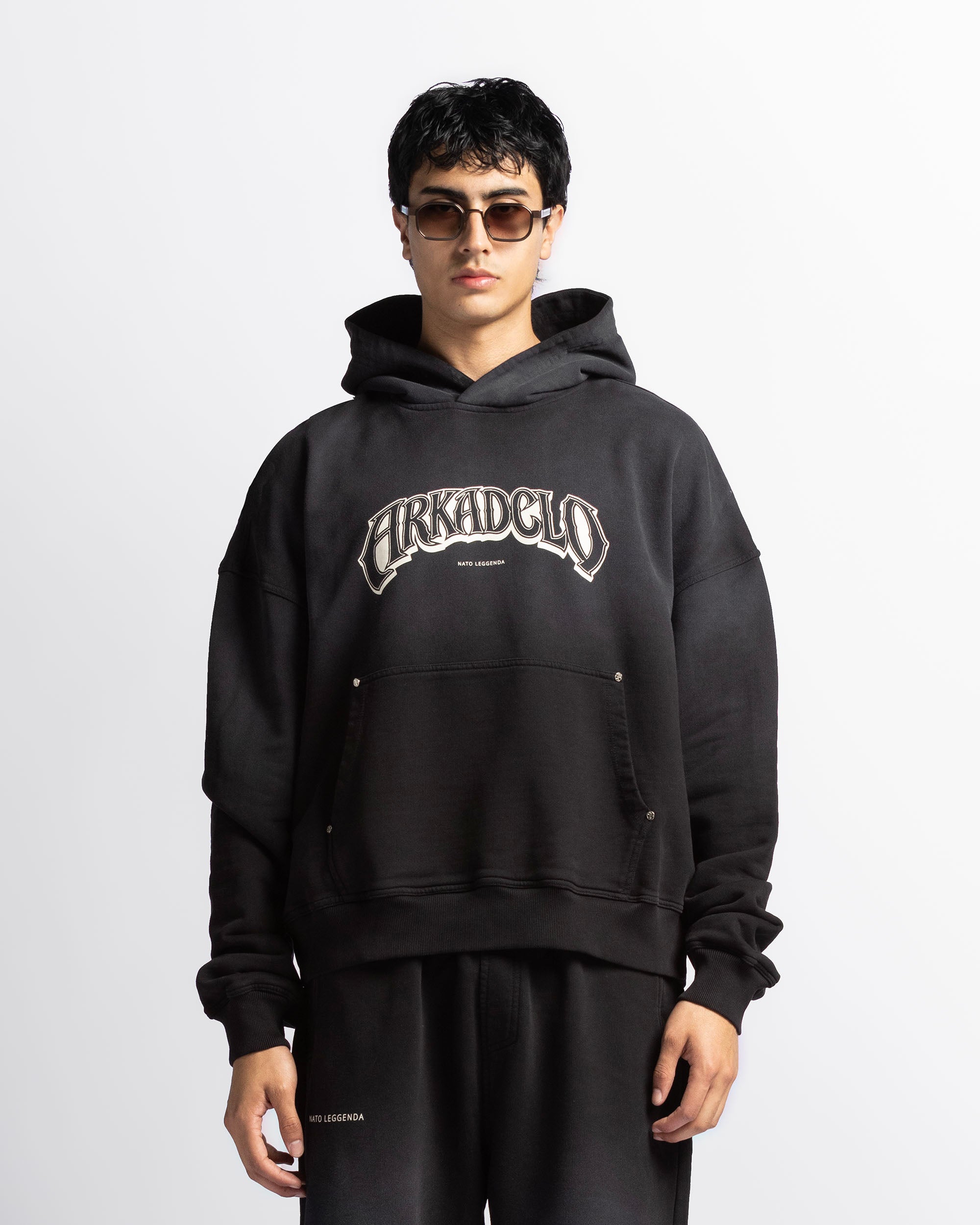 Washed Hoodie Negro Remaches