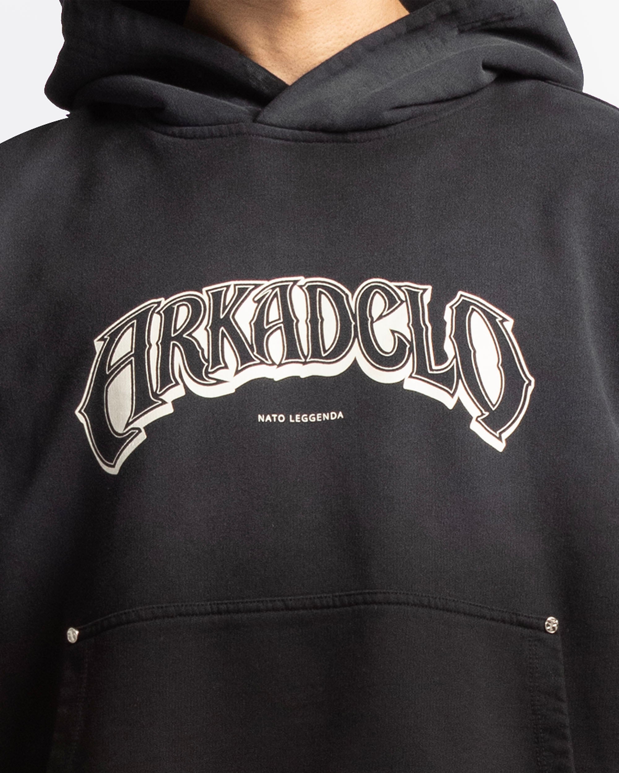 Washed Hoodie Negro Remaches