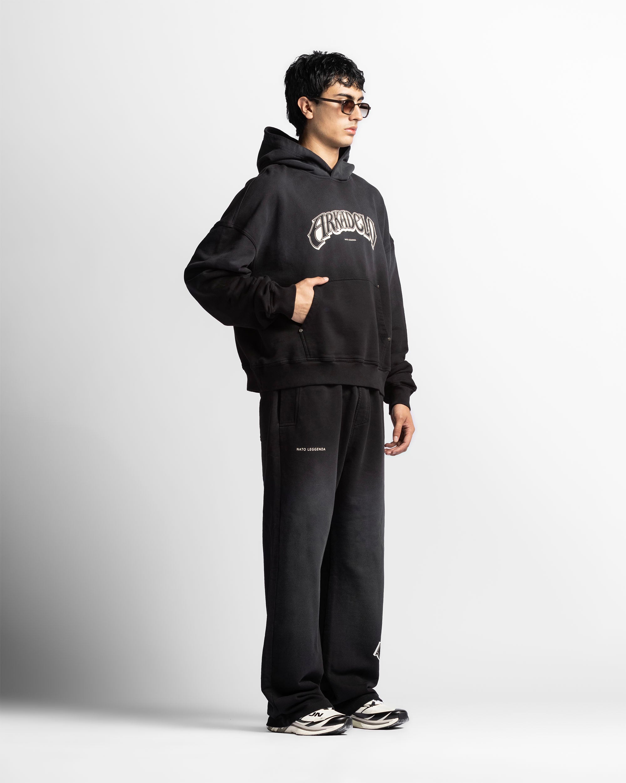 Washed Hoodie Negro Remaches