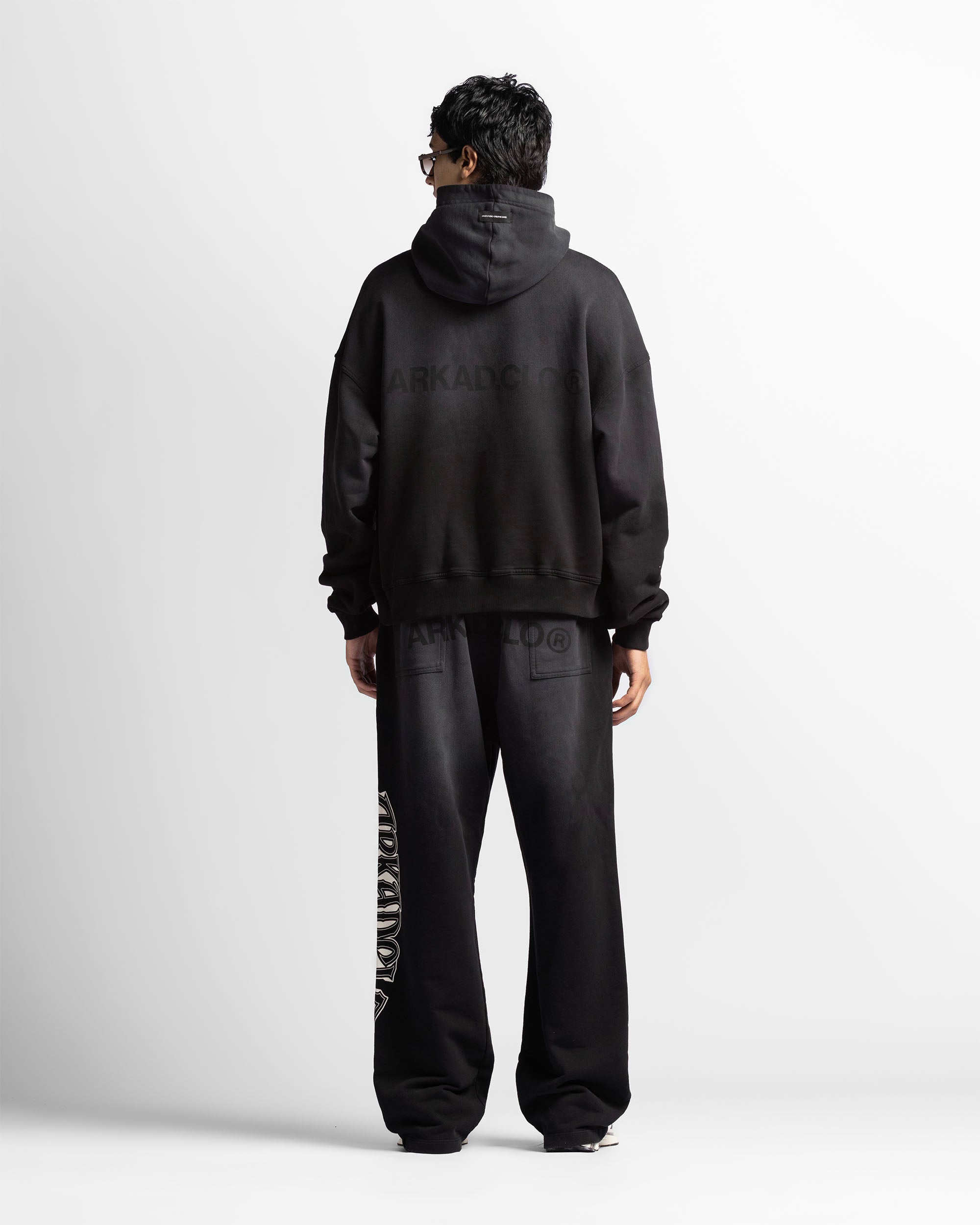 Washed Hoodie Negro Remaches