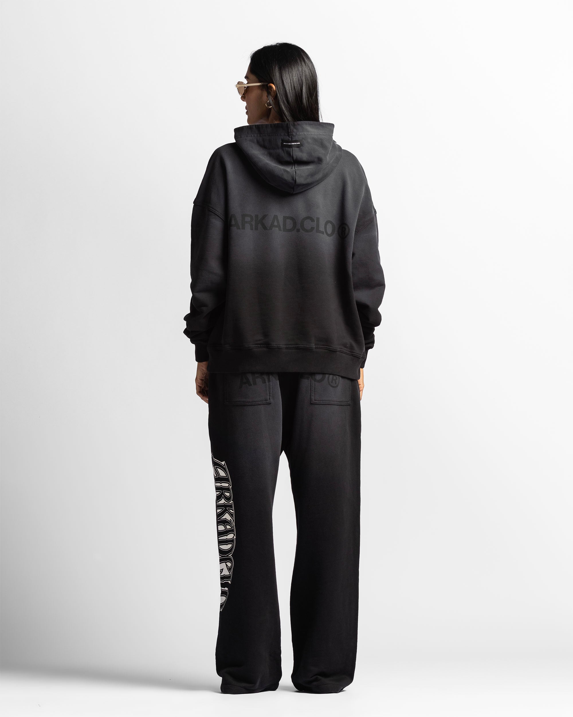 Washed Hoodie Negro Remaches - Unisex