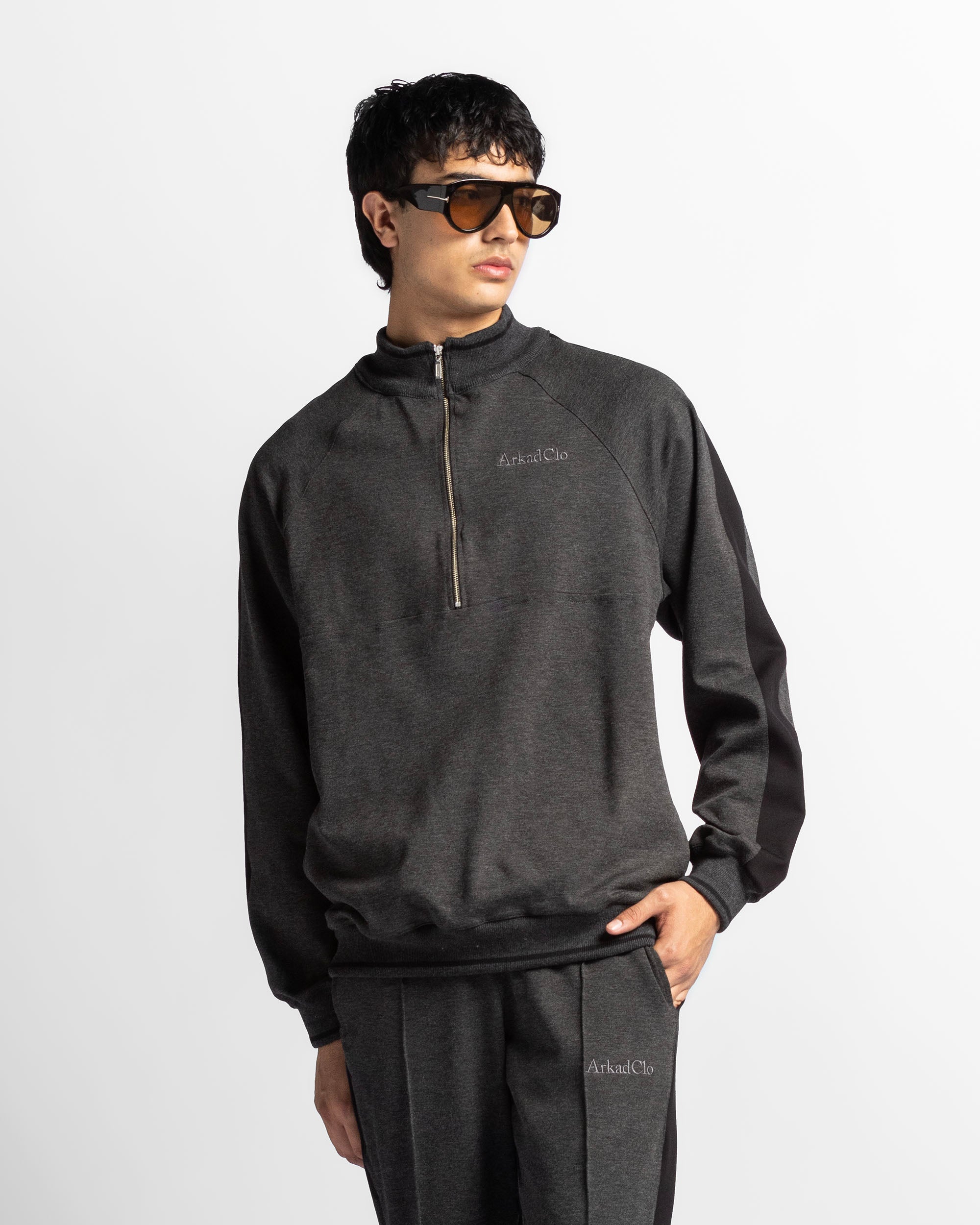 Sweater Gris Con Negro
