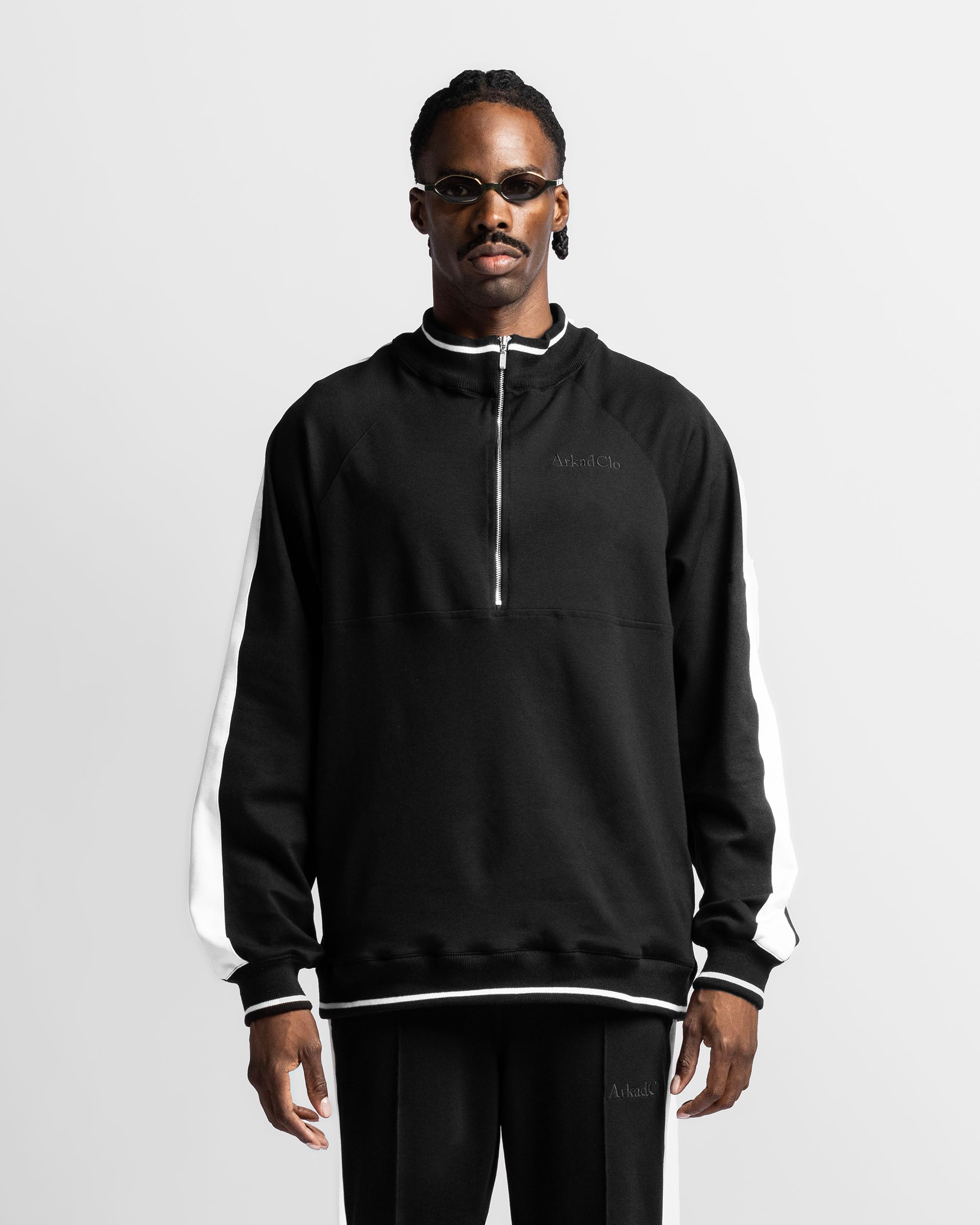 Sweater Negro Con Blanco