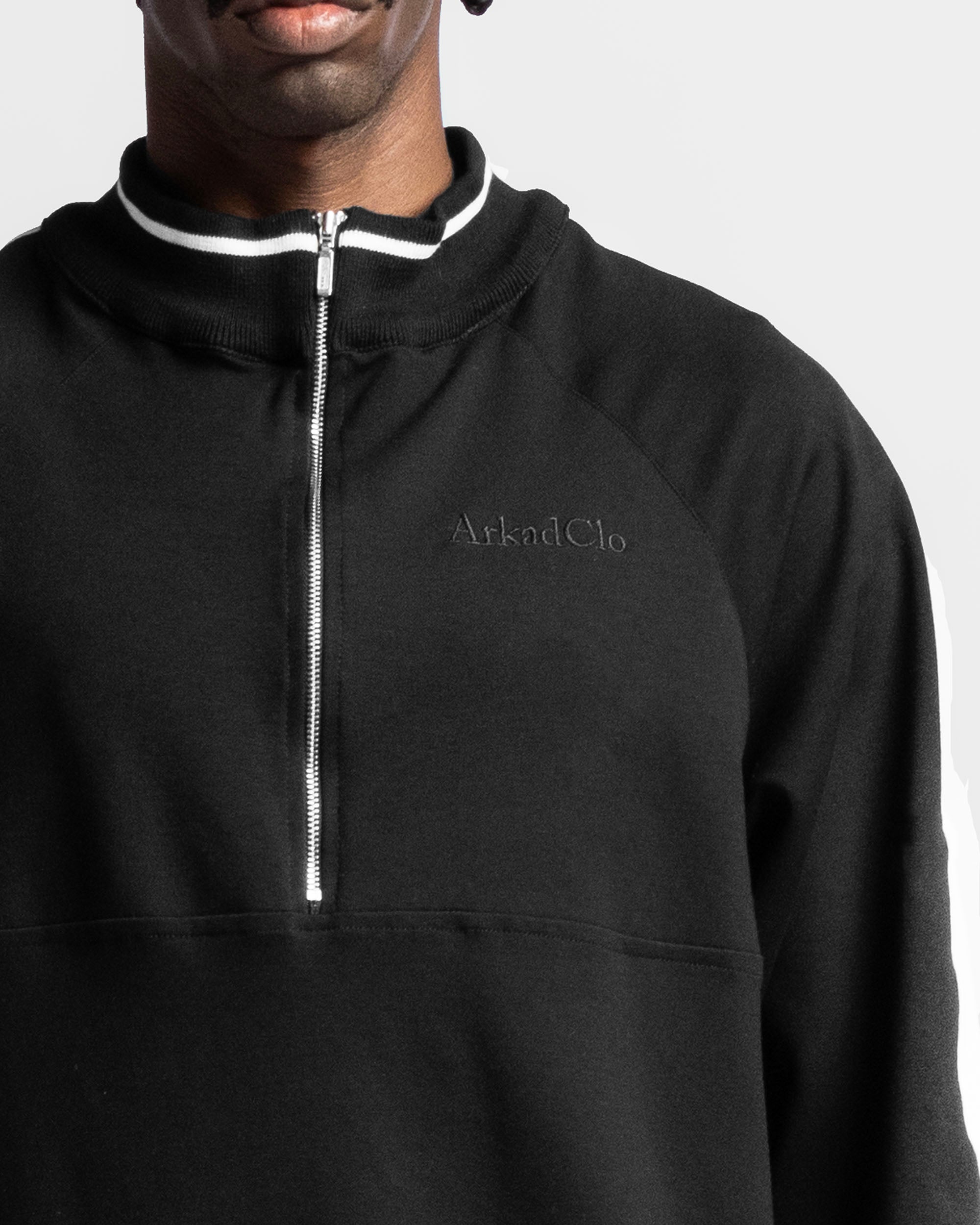 Sweater Negro Con Blanco