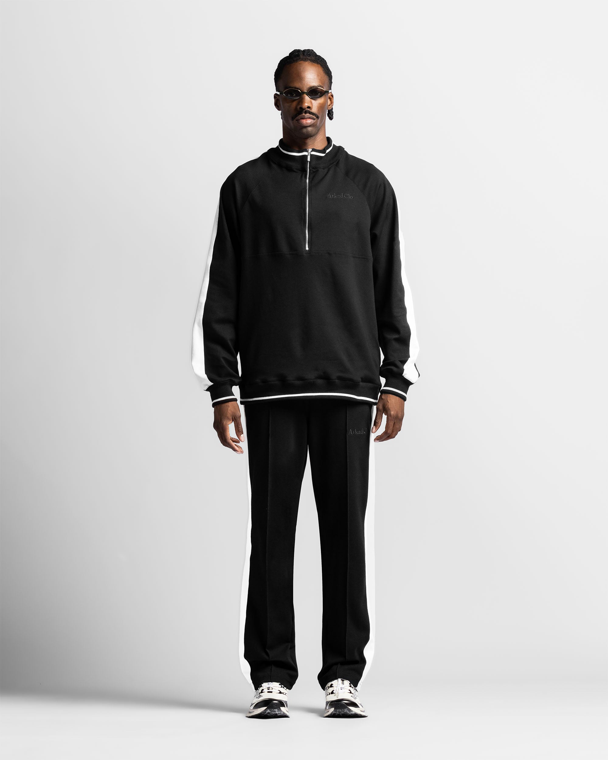 Sweater Negro Con Blanco