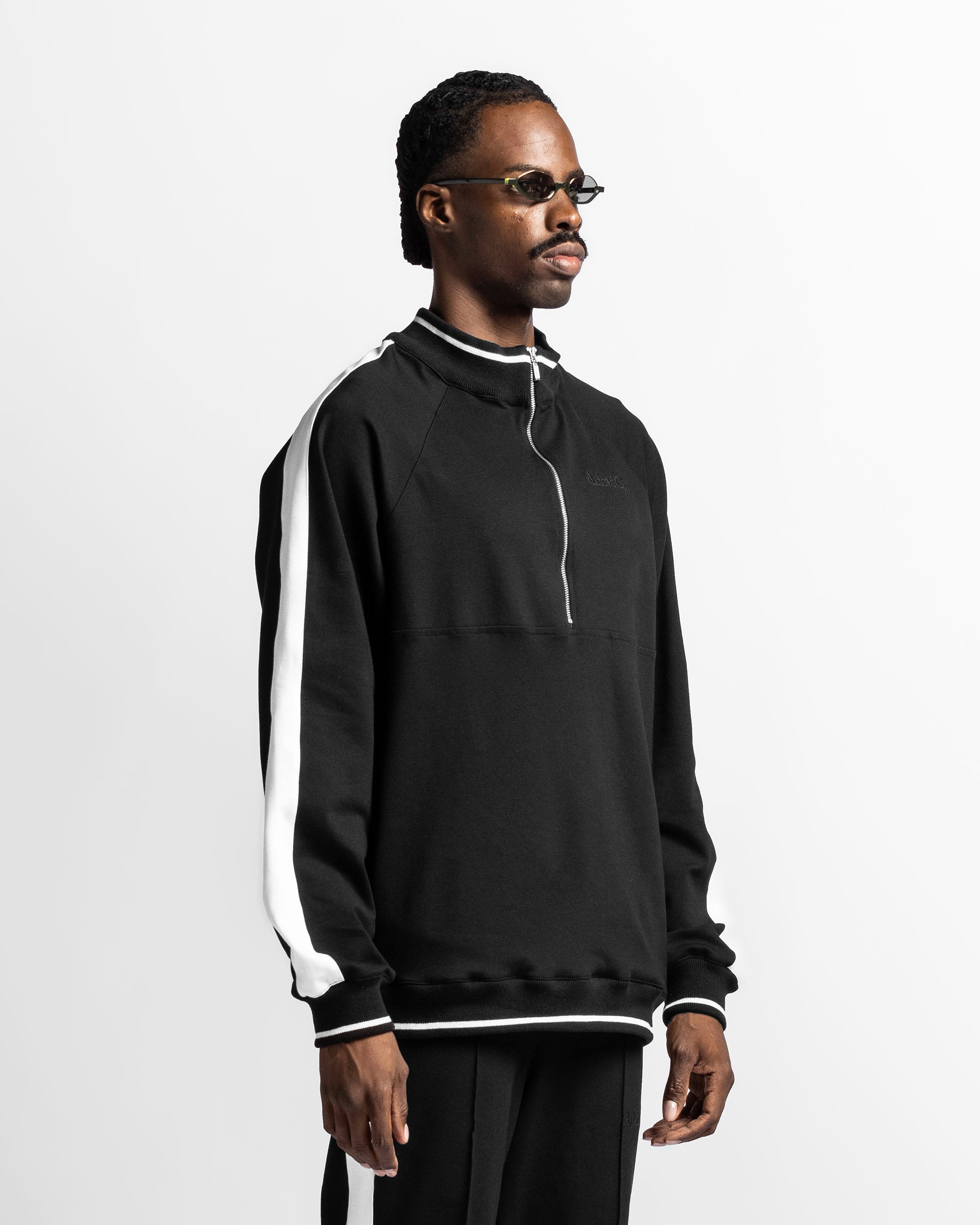 Sweater Negro Con Blanco