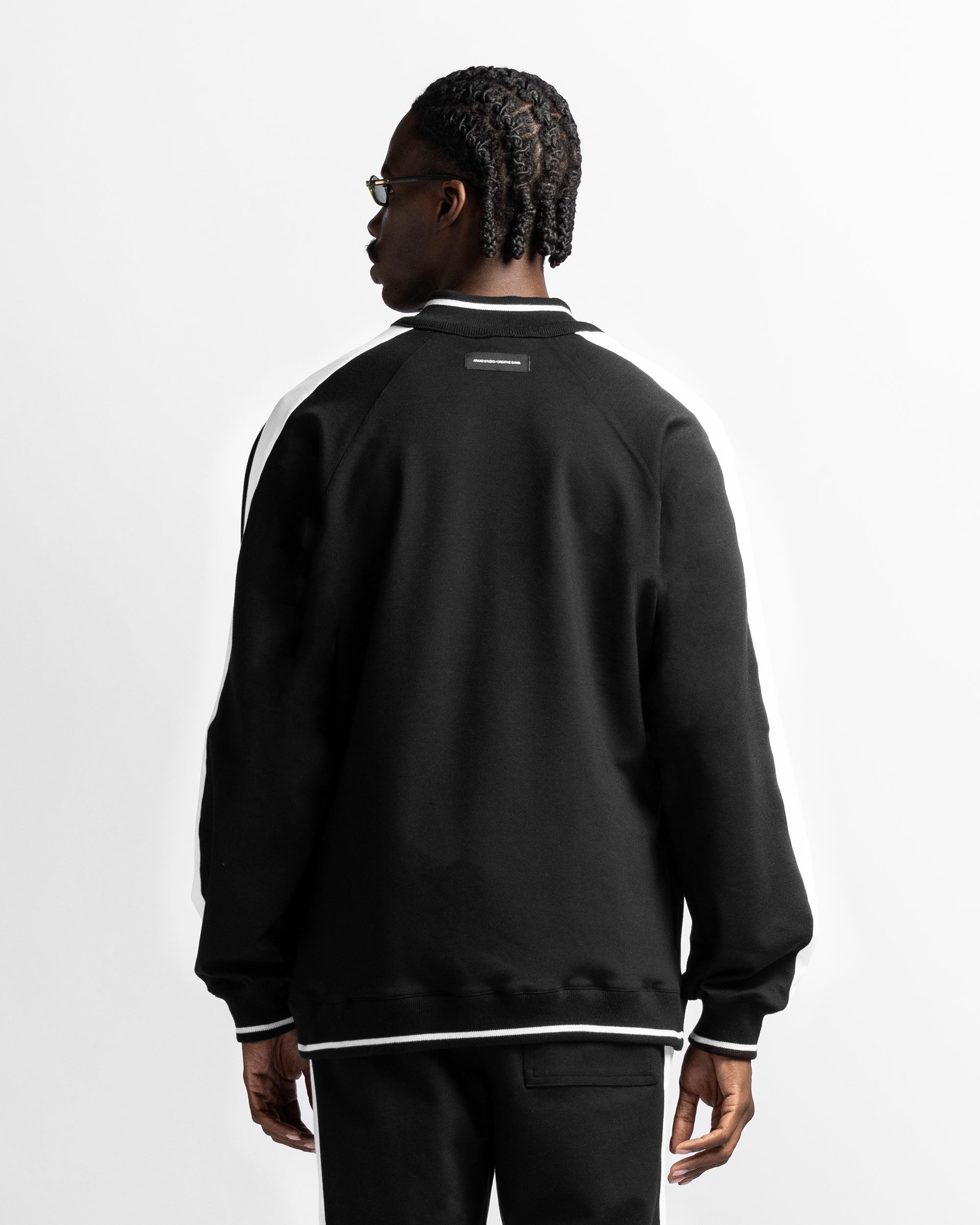 Sweater Negro Con Blanco