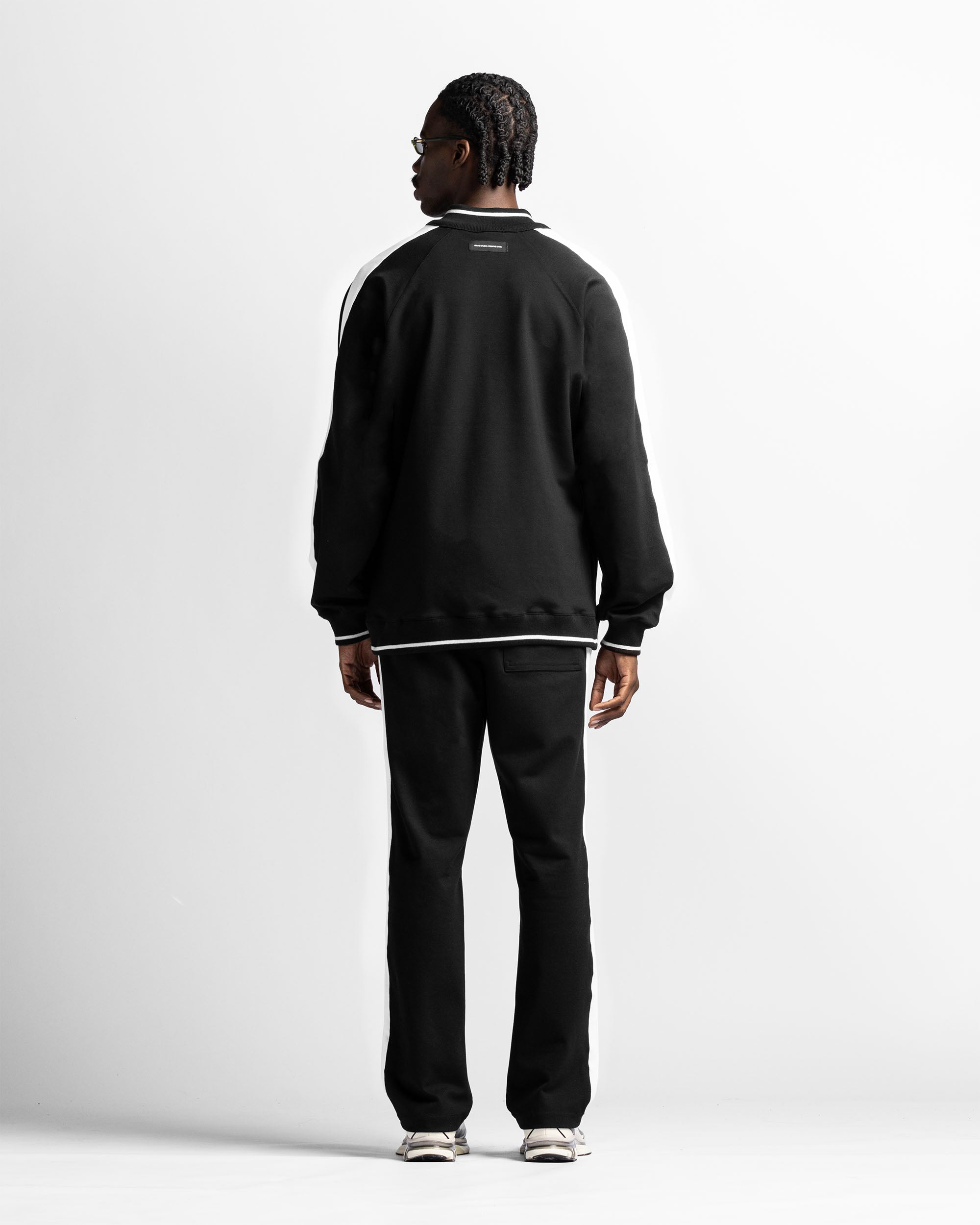 Sweater Negro Con Blanco