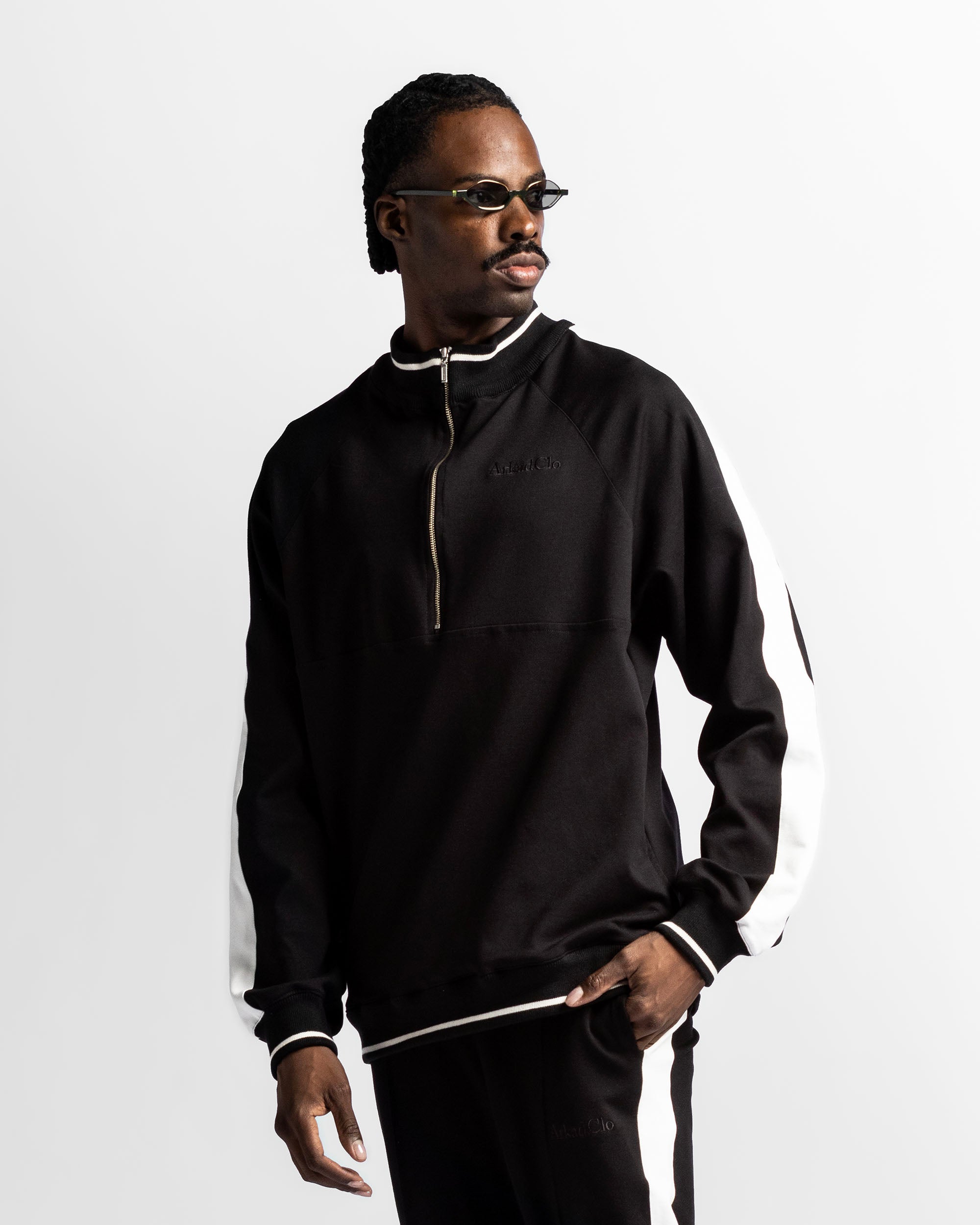 Sweater Negro Con Blanco