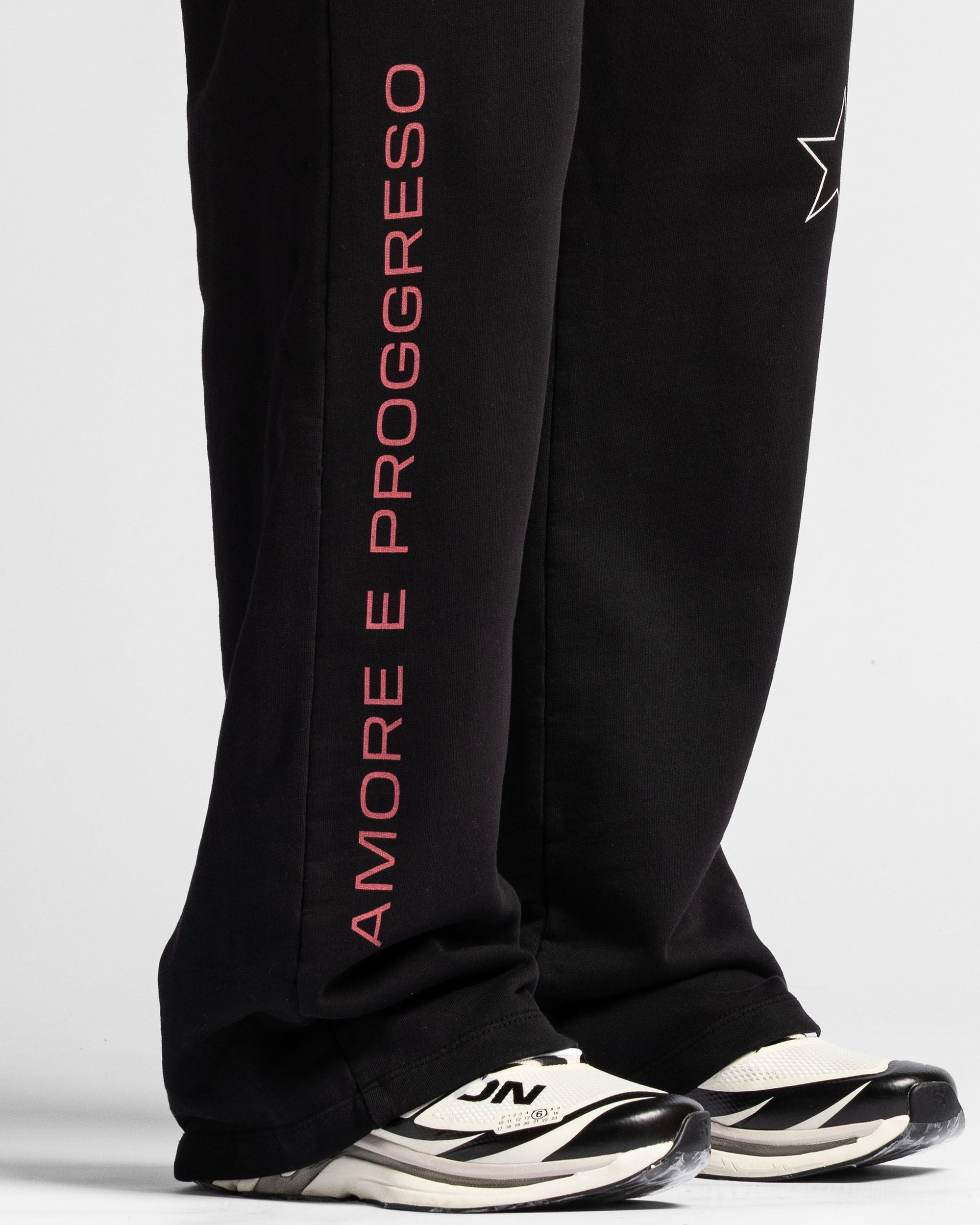Washed Sweatpant Negra Con Rojo Nato