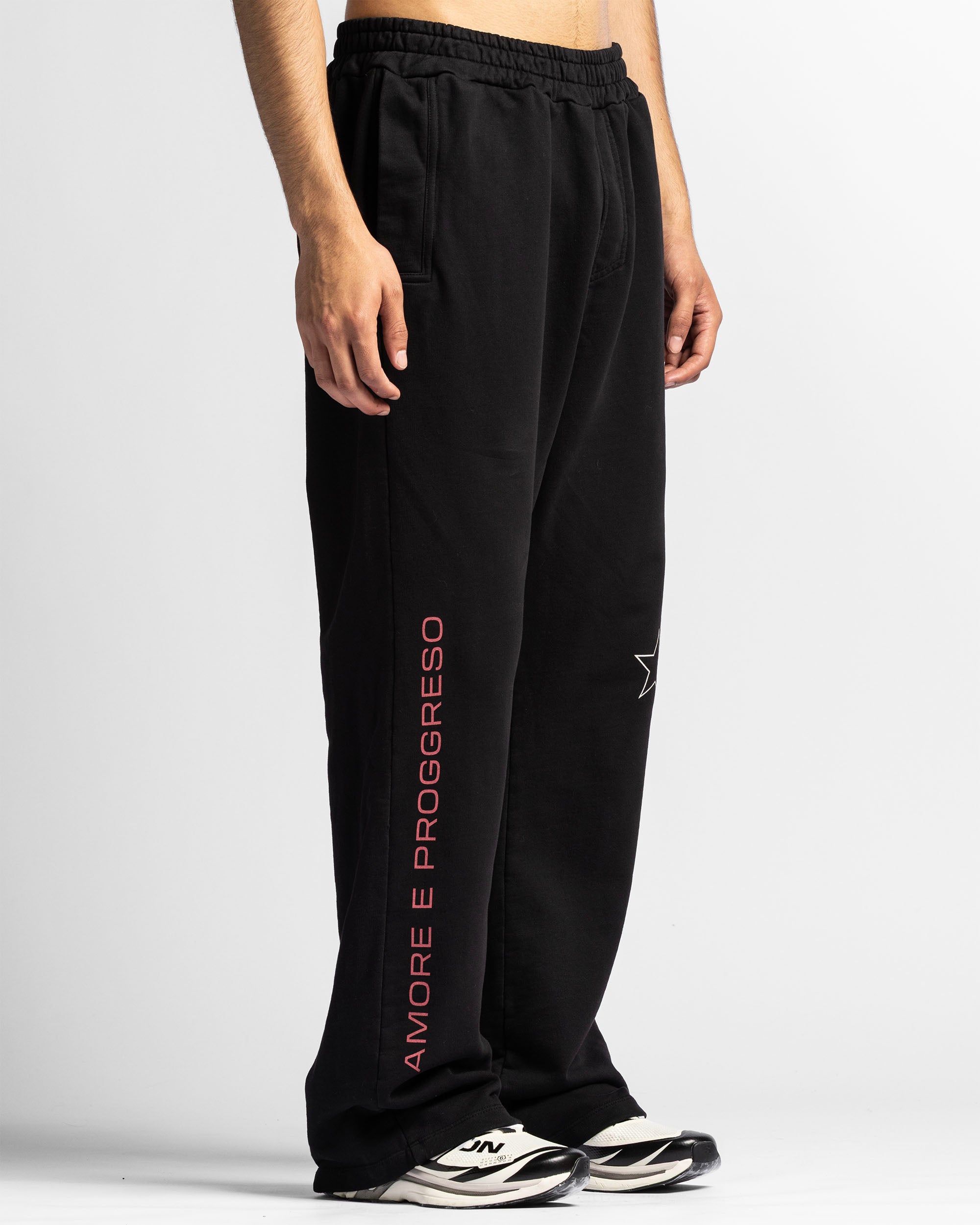 Washed Sweatpant Negra Con Rojo Nato
