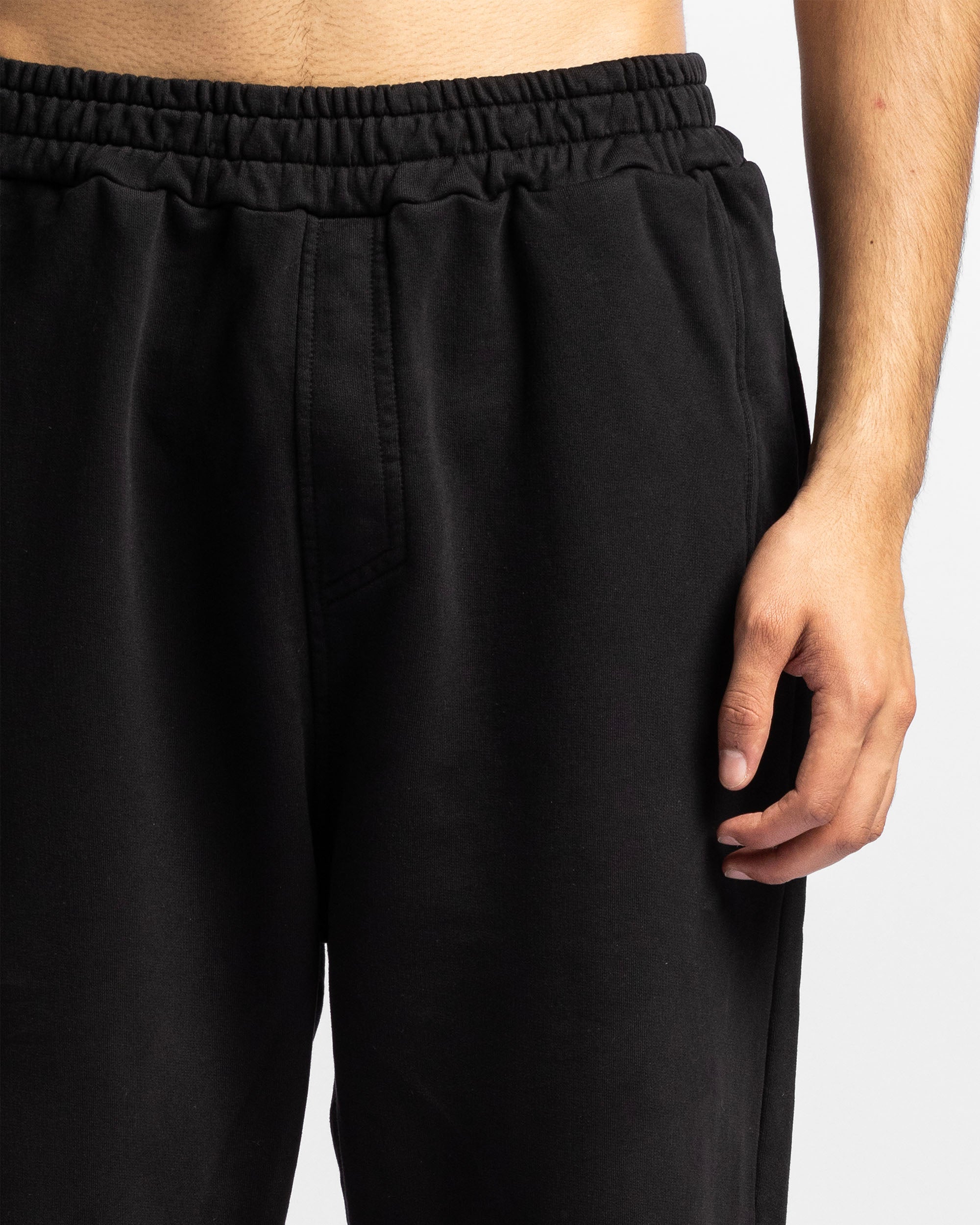 Washed Sweatpant Negra Con Rojo Nato
