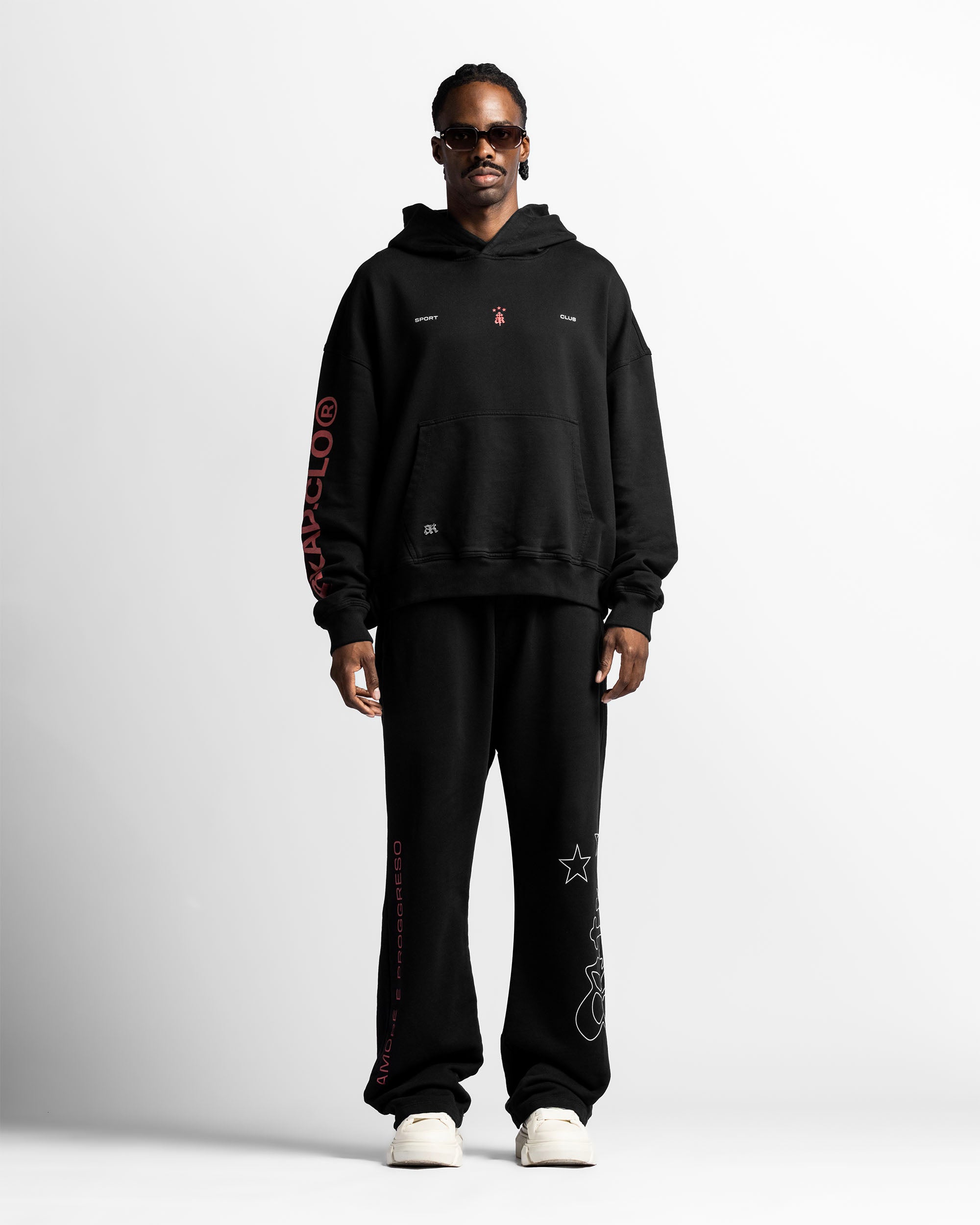 Graphic Hoodie Negro Con Rojo