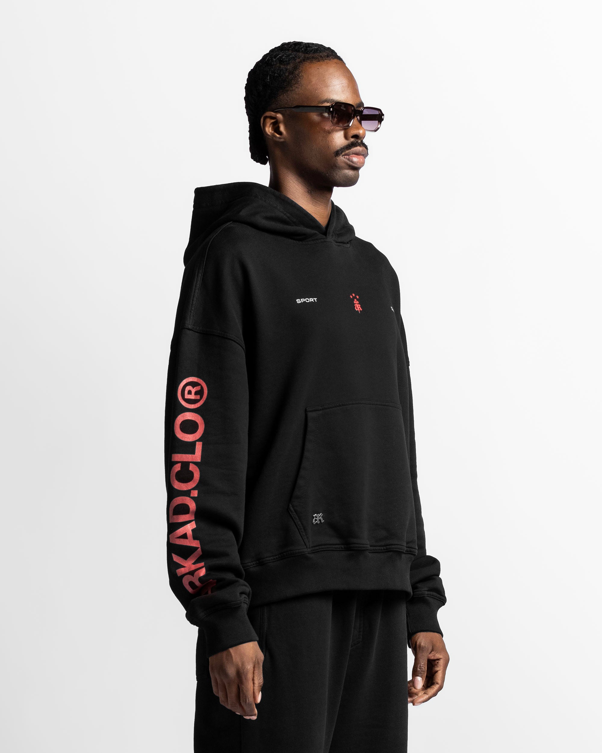 Graphic Hoodie Negro Con Rojo