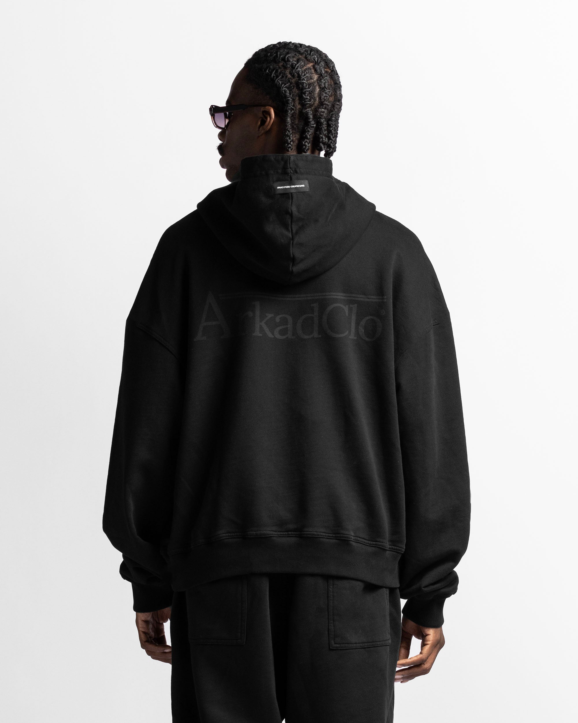 Graphic Hoodie Negro Con Rojo