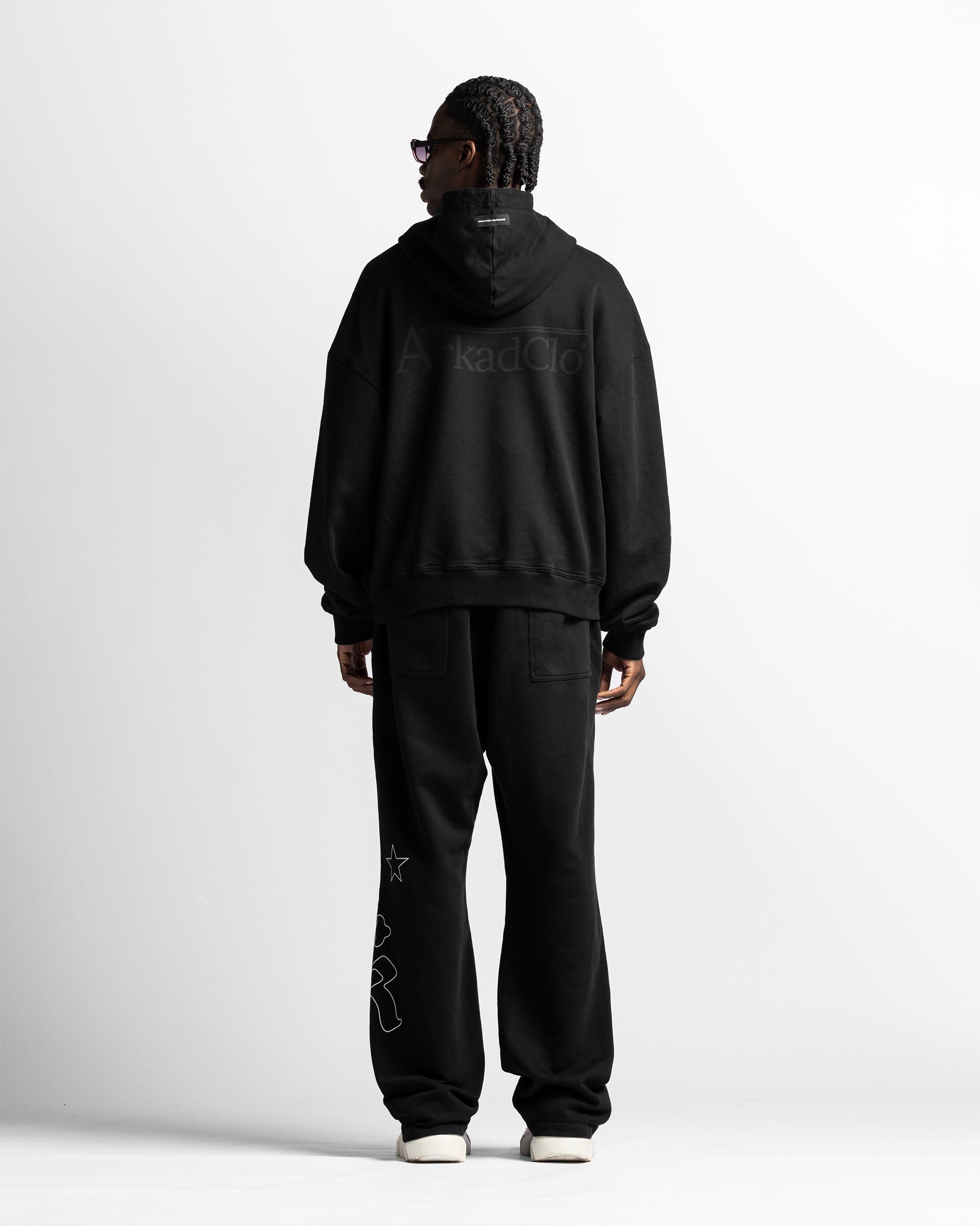 Graphic Hoodie Negro Con Rojo