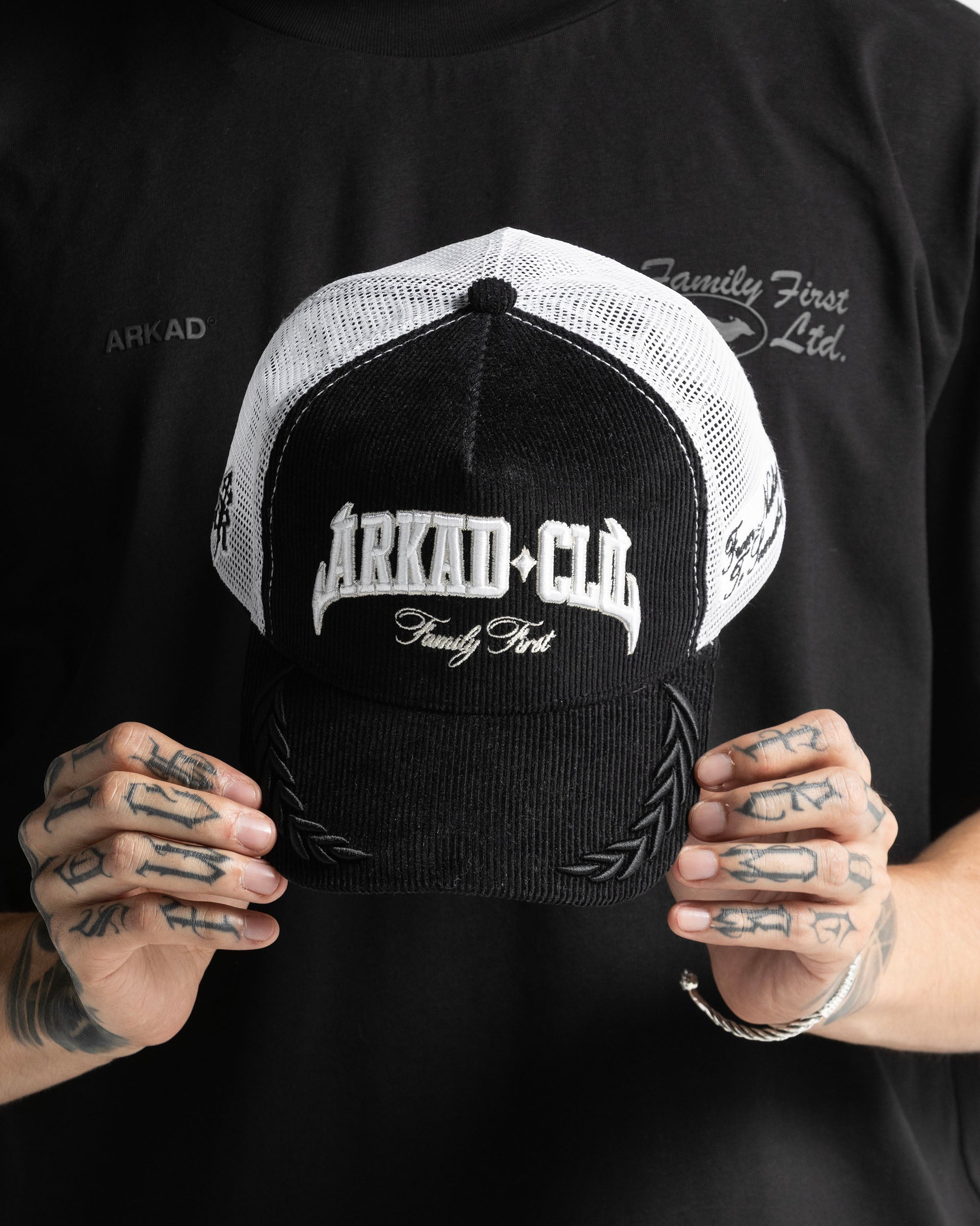Gorra Corduroy Negra Con Blanco FF