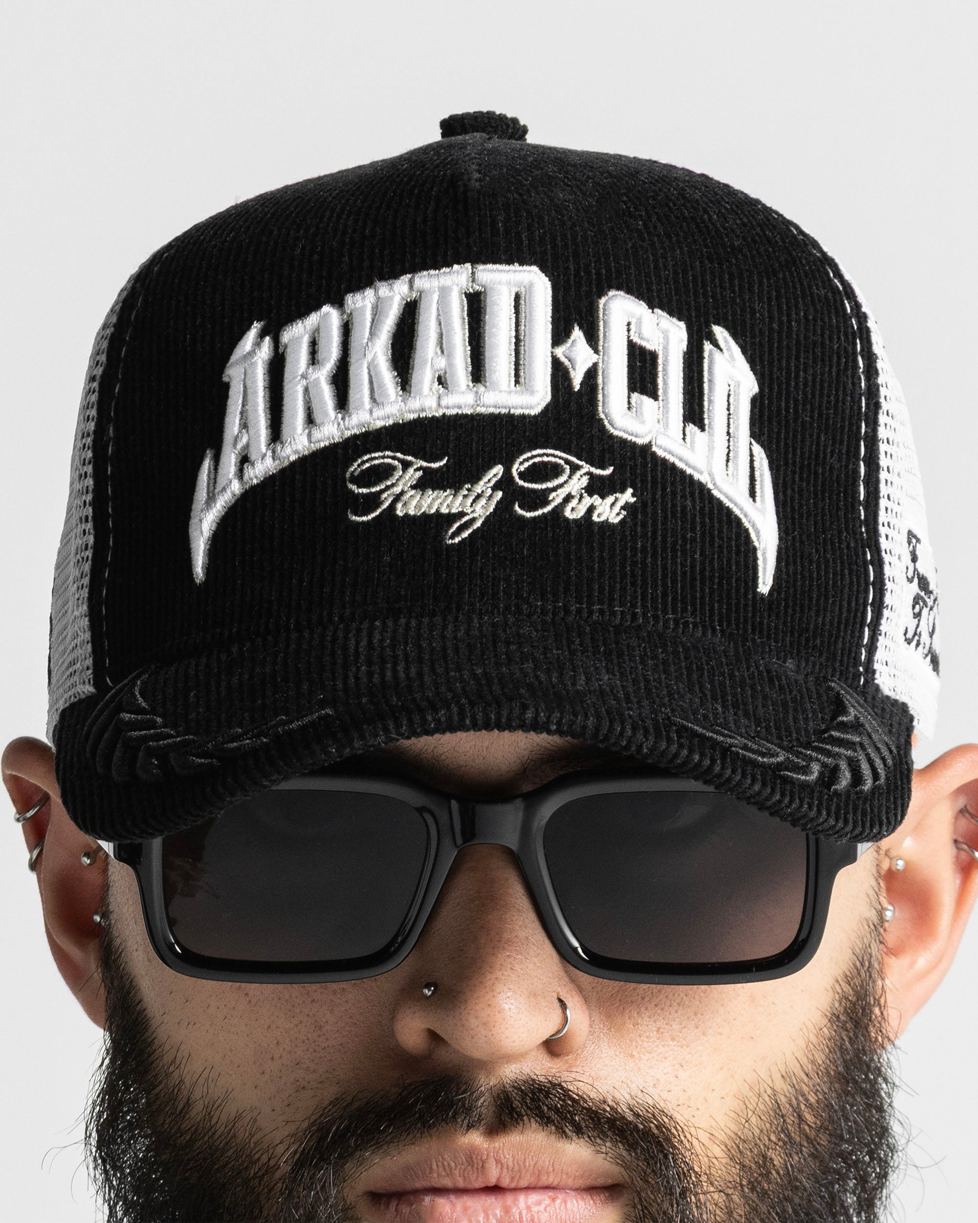 Gorra Corduroy Negra Con Blanco FF