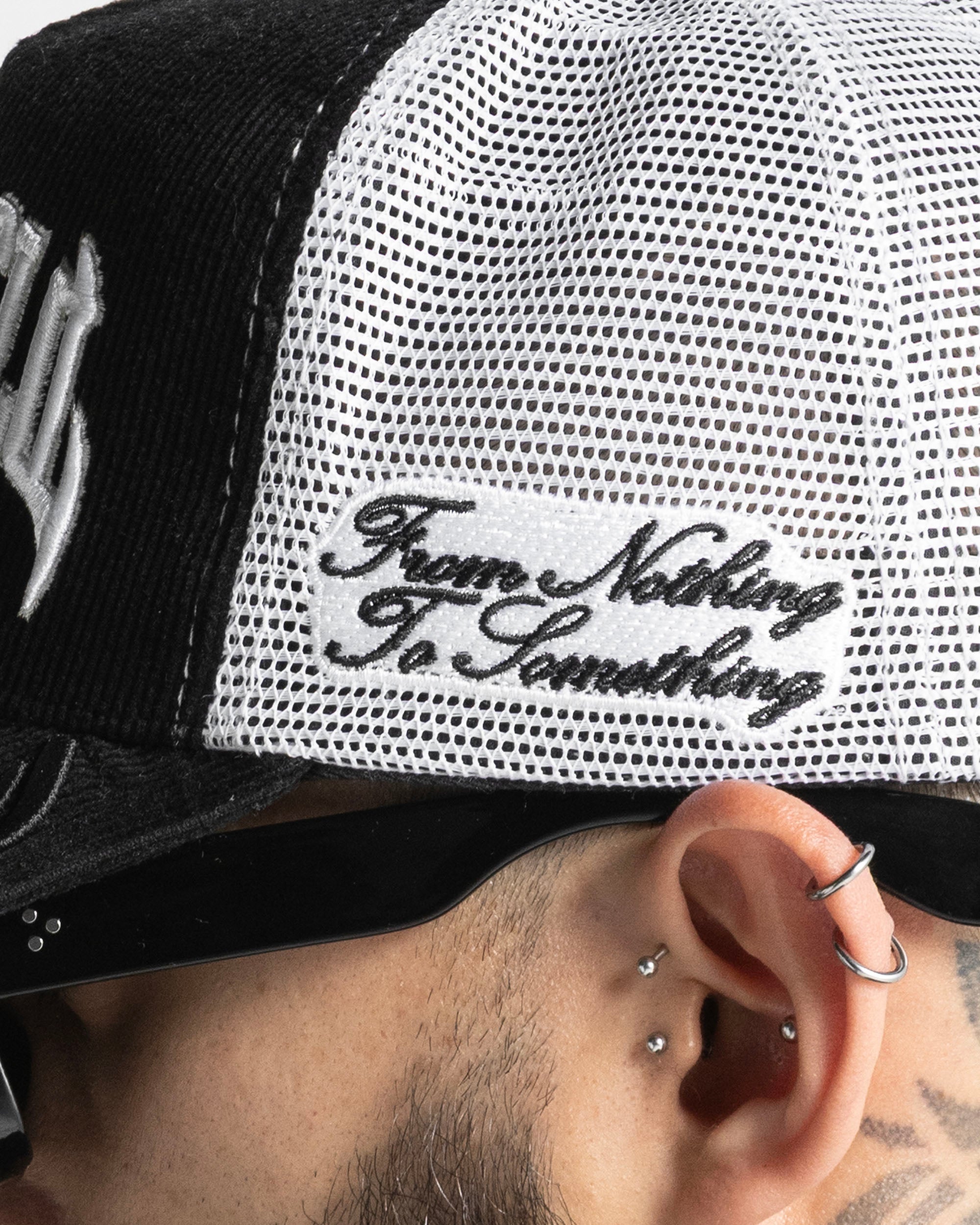 Gorra Corduroy Negra Con Blanco FF