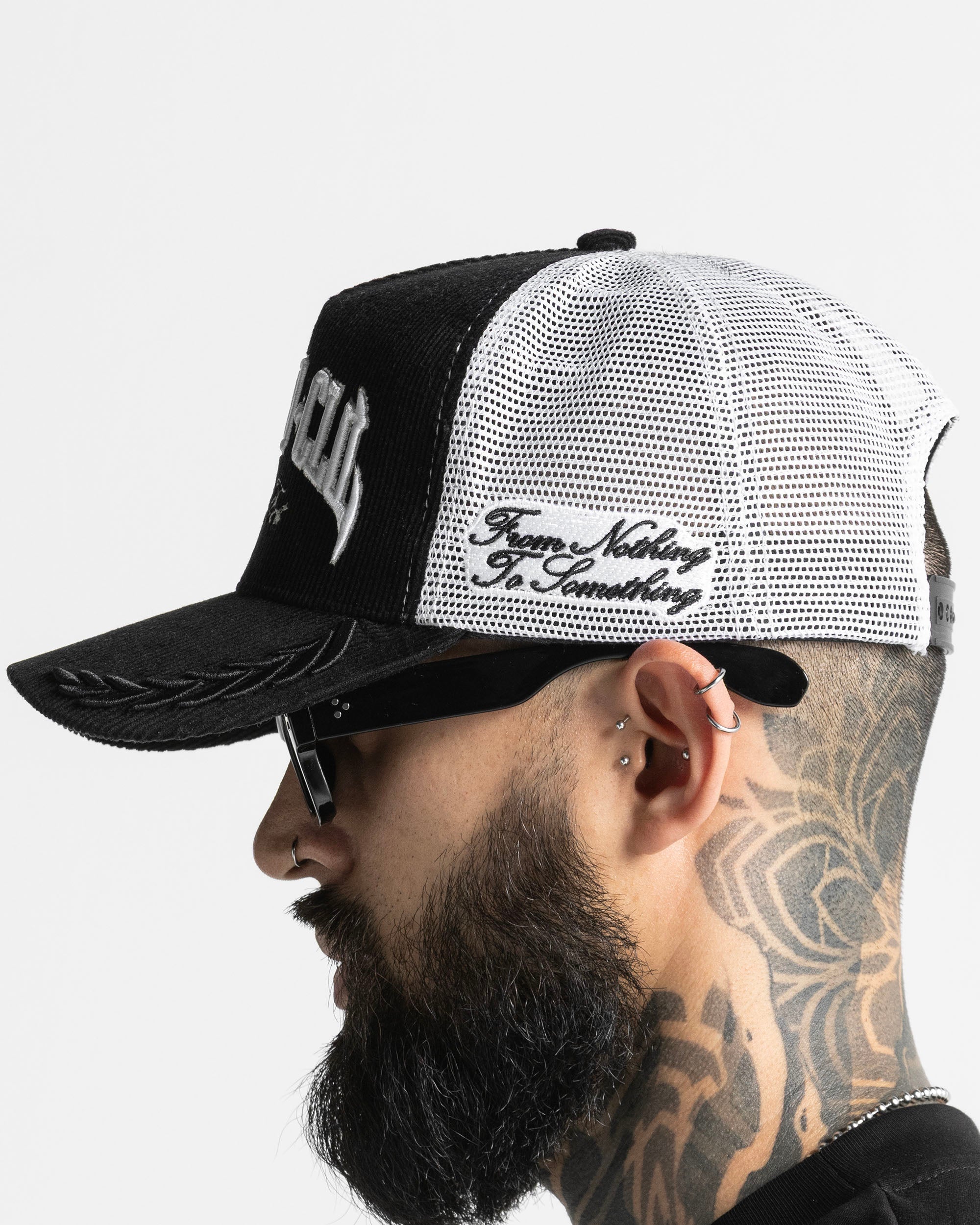 Gorra Corduroy Negra Con Blanco FF
