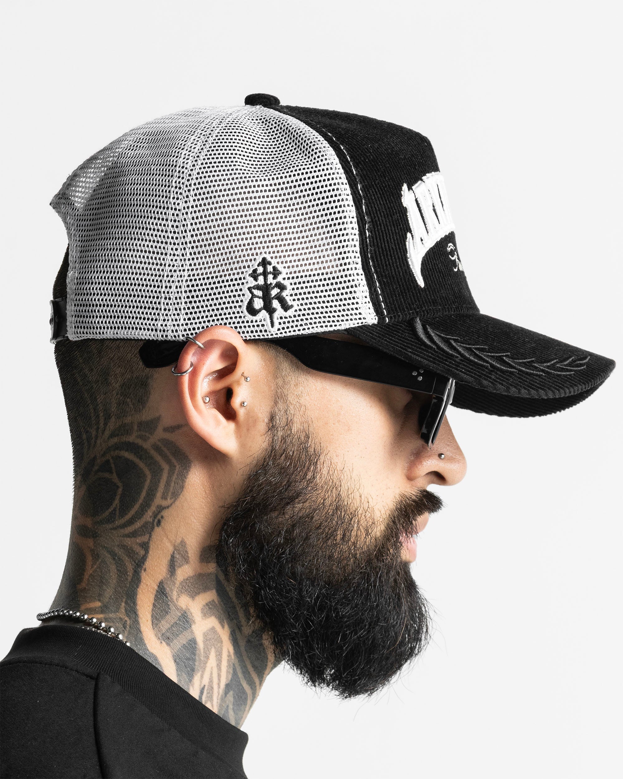 Gorra Corduroy Negra Con Blanco FF