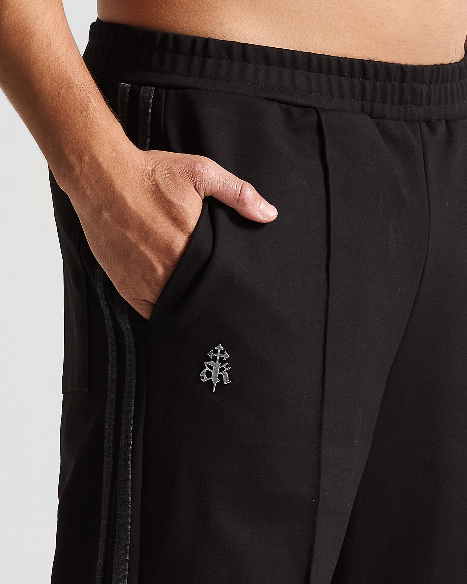Pintuck Pant Negro con Gris