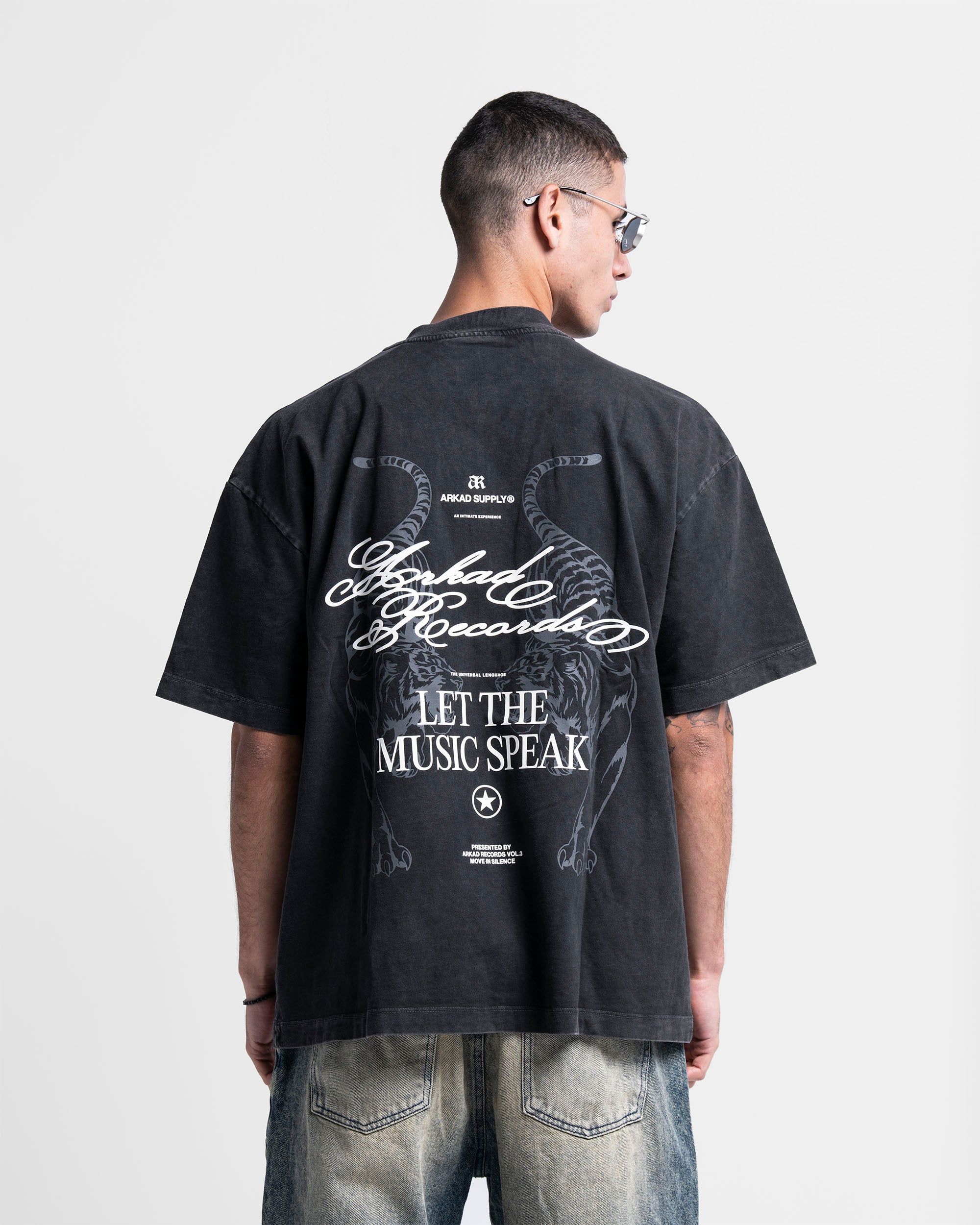 Washed Tshirt Oversize Negra Let The Music Speak