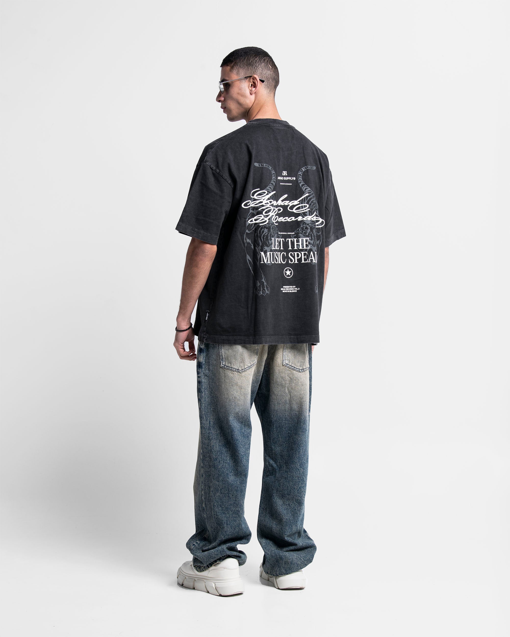 Washed Tshirt Oversize Negra Let The Music Speak