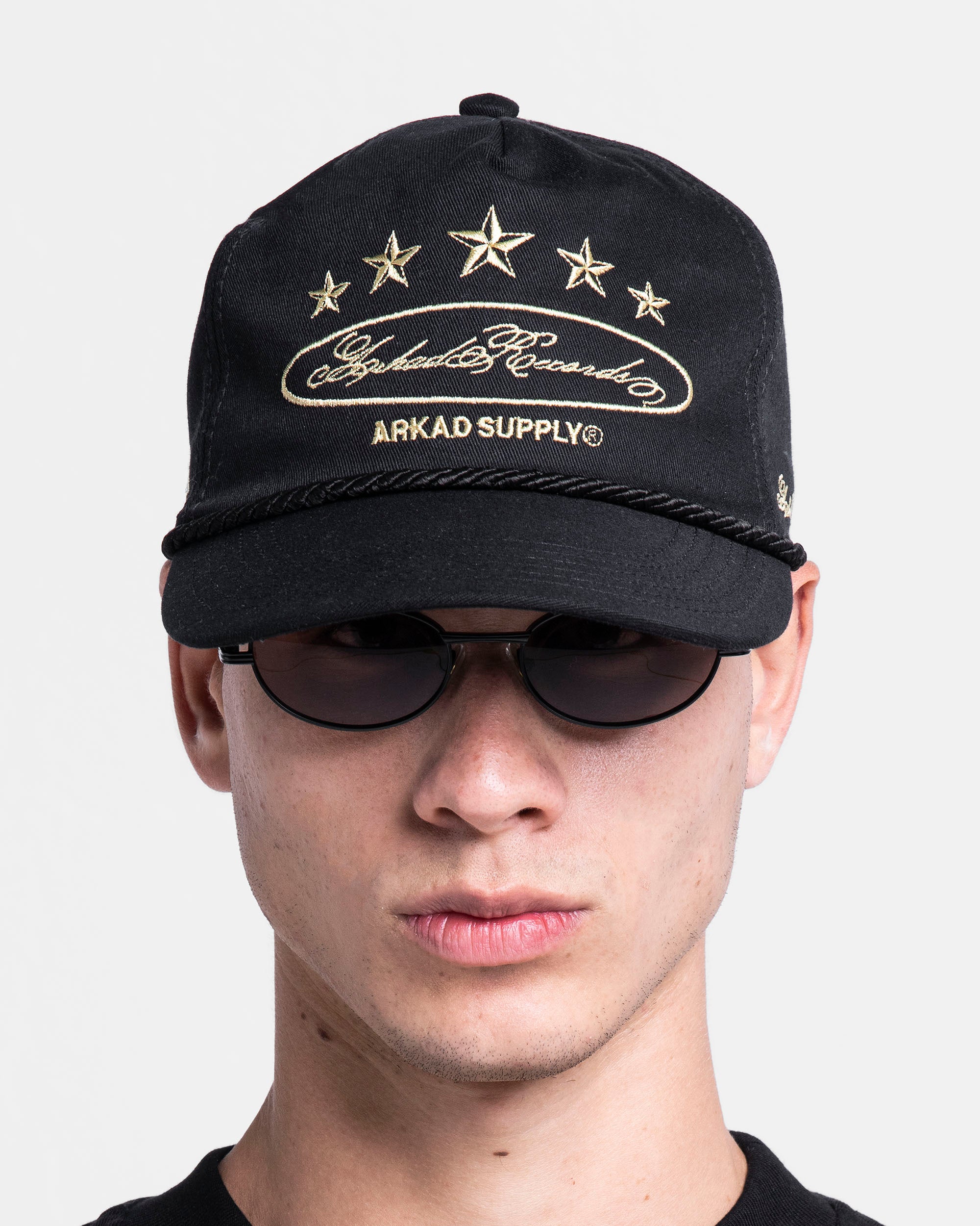 Gorra Cordón Negra Con Dorado Arkad Records