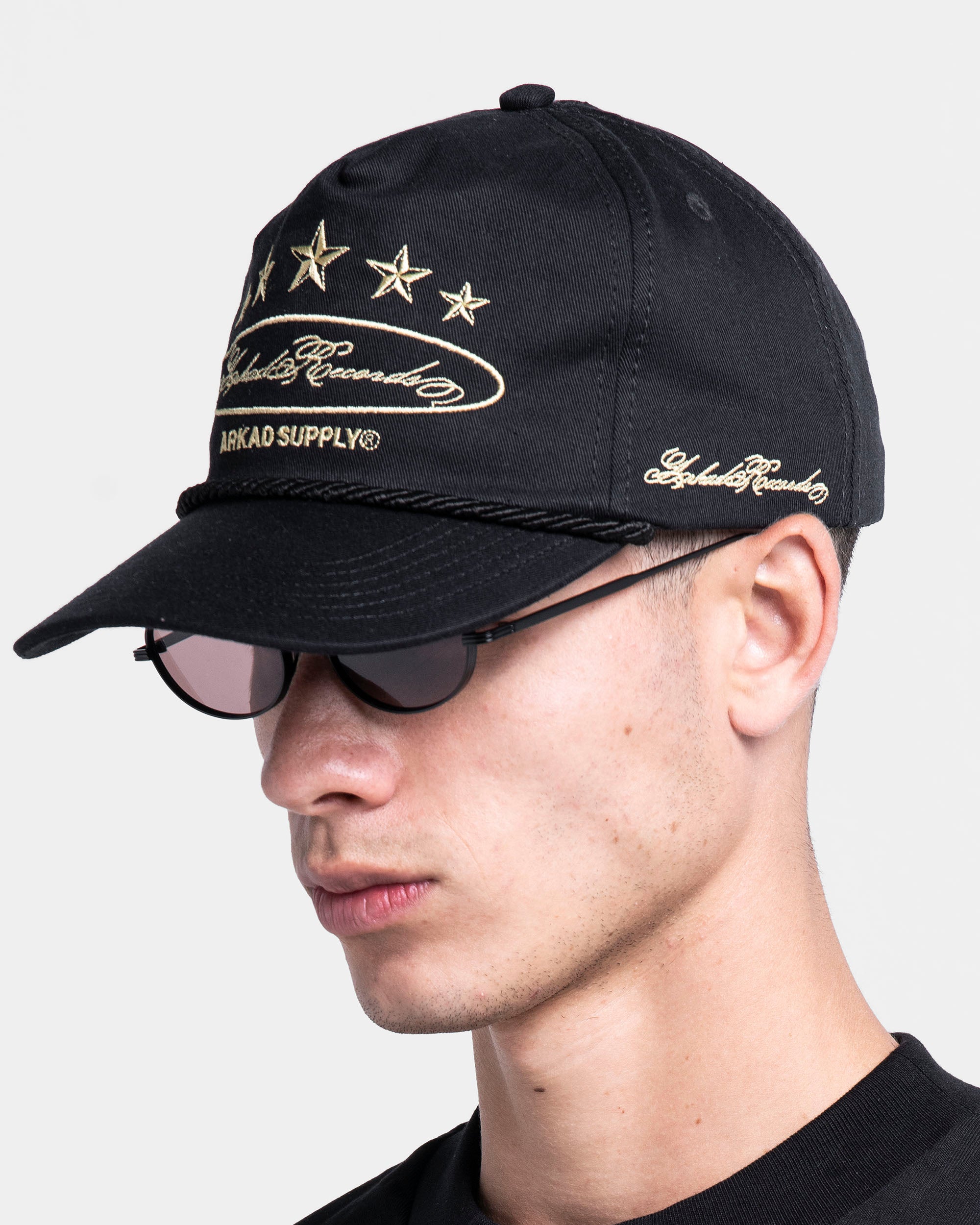 Gorra Cordón Negra Con Dorado Arkad Records