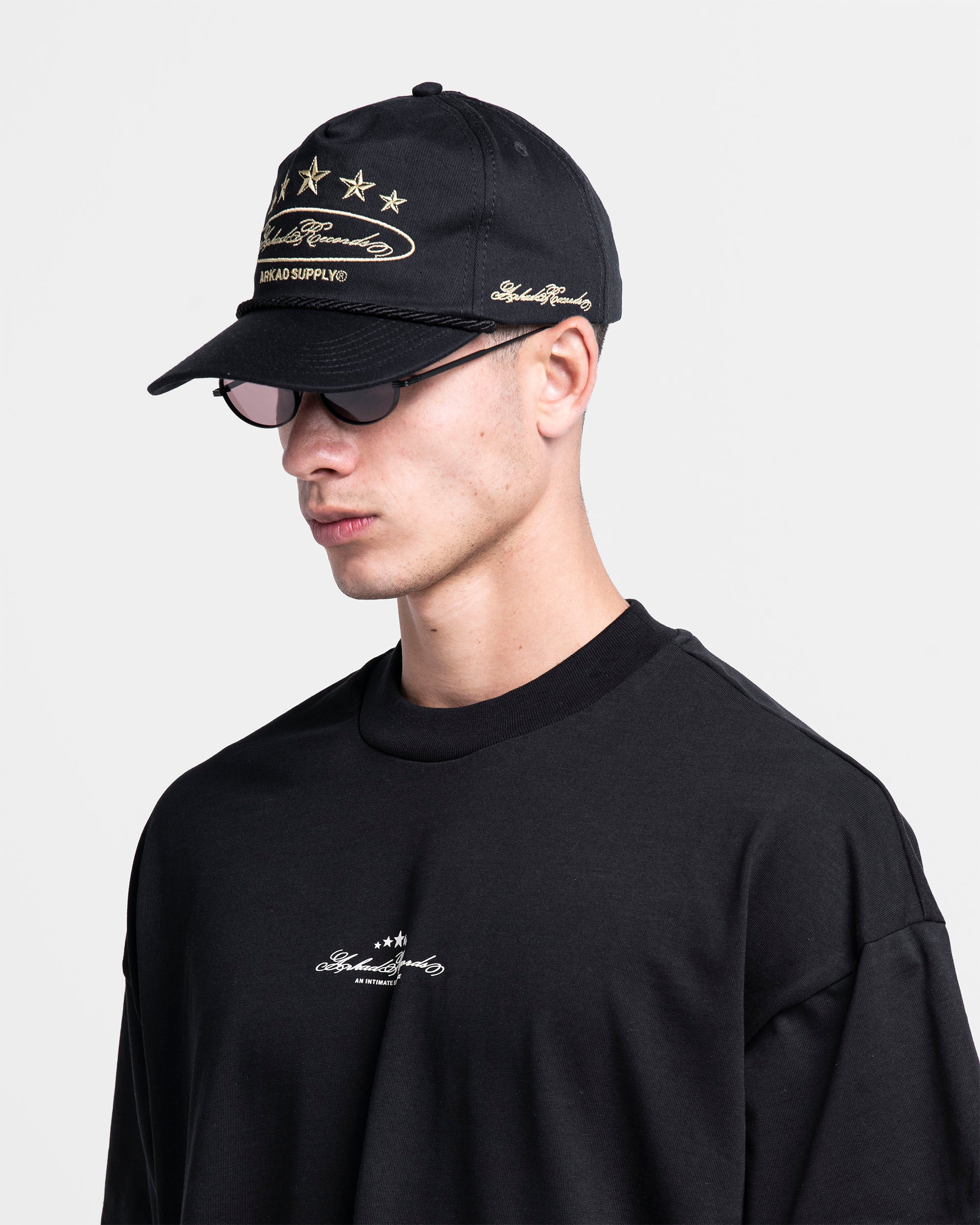 Gorra Cordón Negra Con Dorado Arkad Records