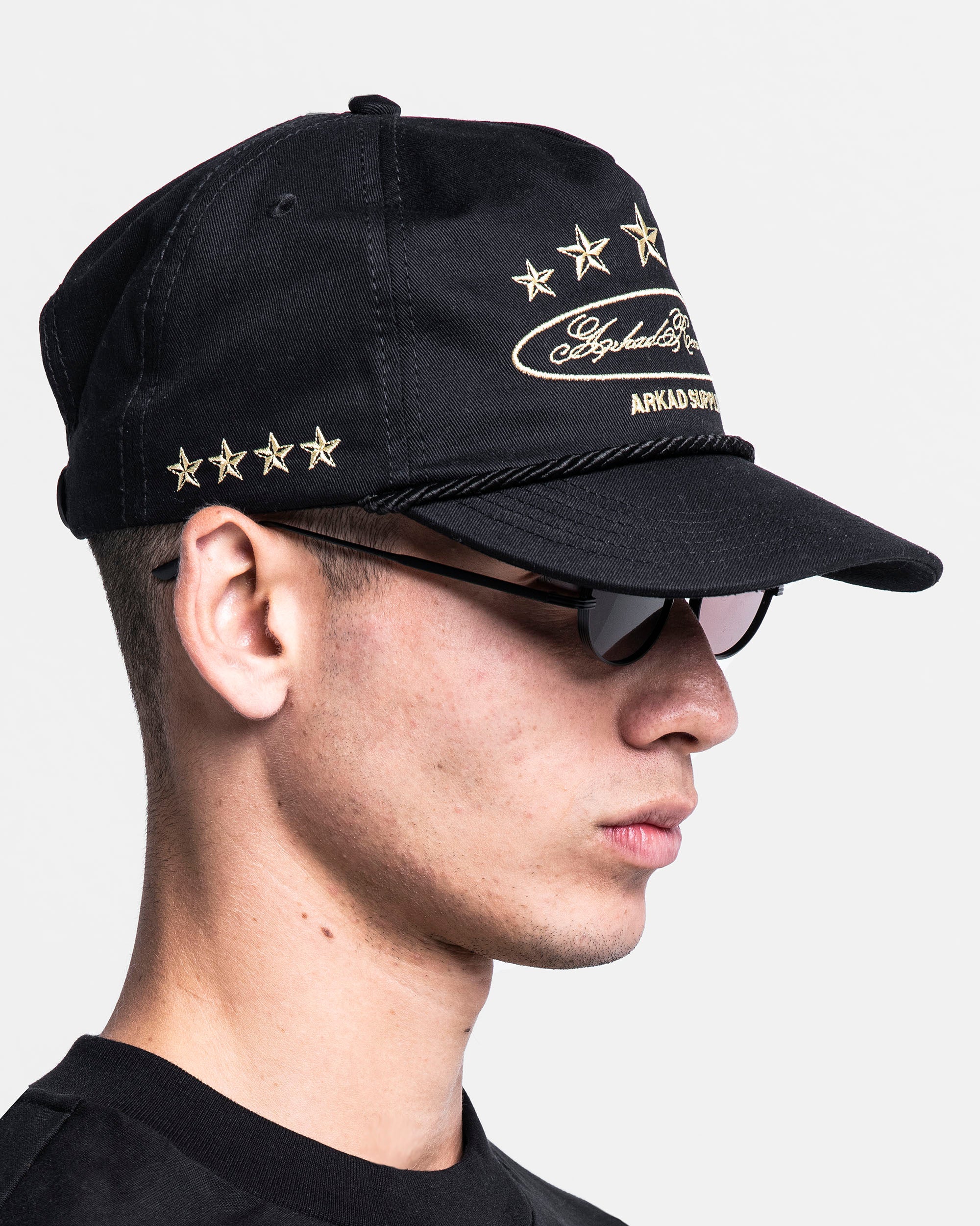 Gorra Cordón Negra Con Dorado Arkad Records