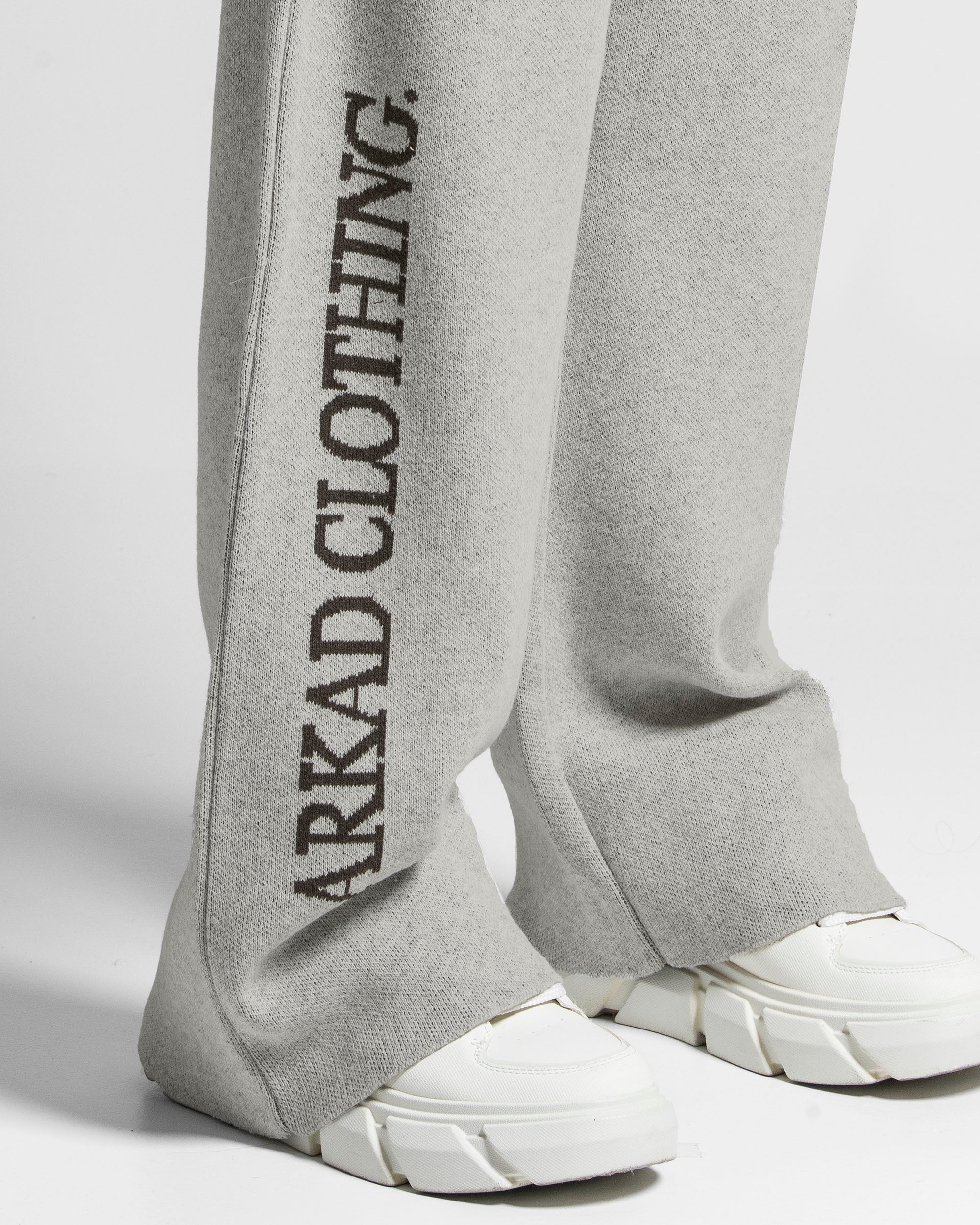 Knit Pant Gris Con Cafe