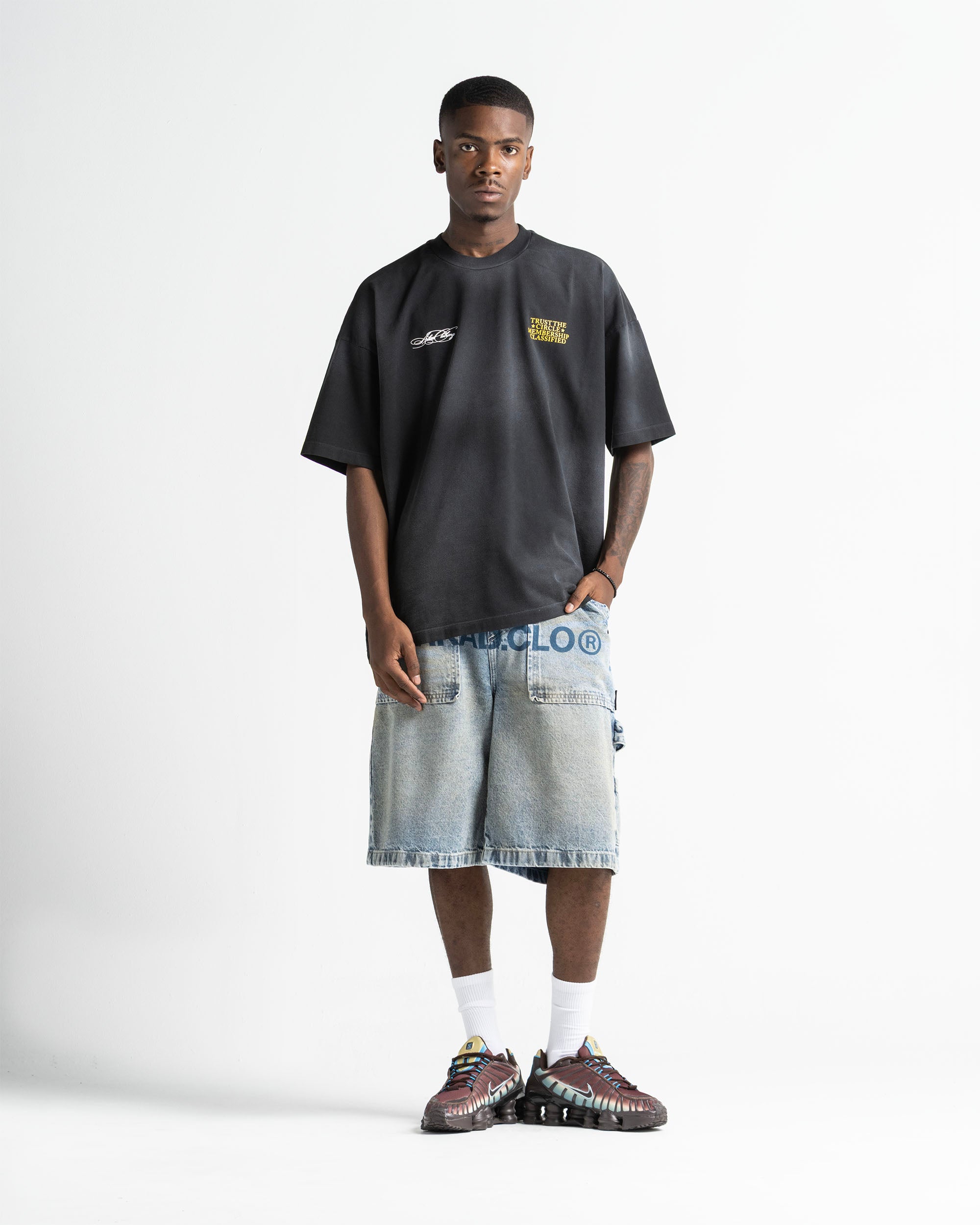 Washed Tshirt Negra Trust The Circle