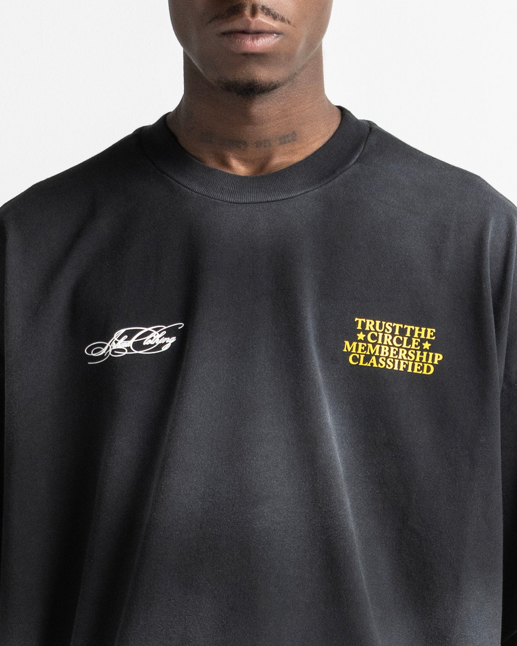 Washed Tshirt Negra Trust The Circle
