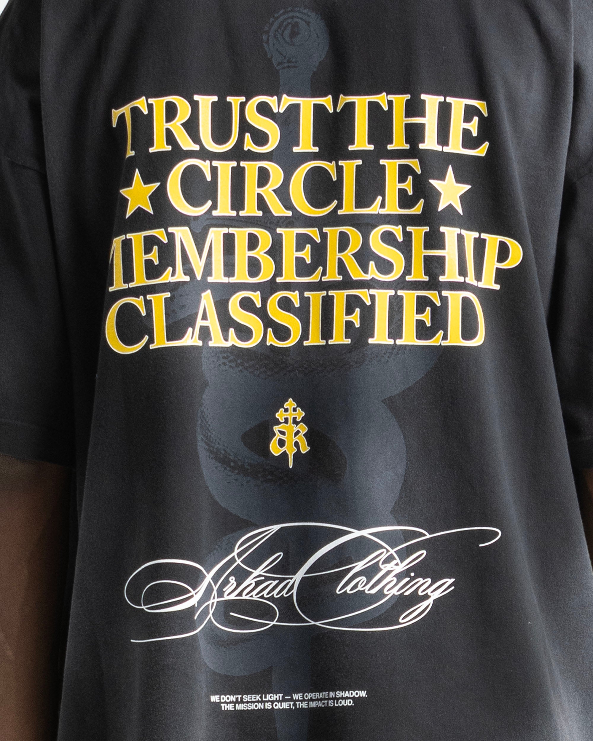 Washed Tshirt Negra Trust The Circle