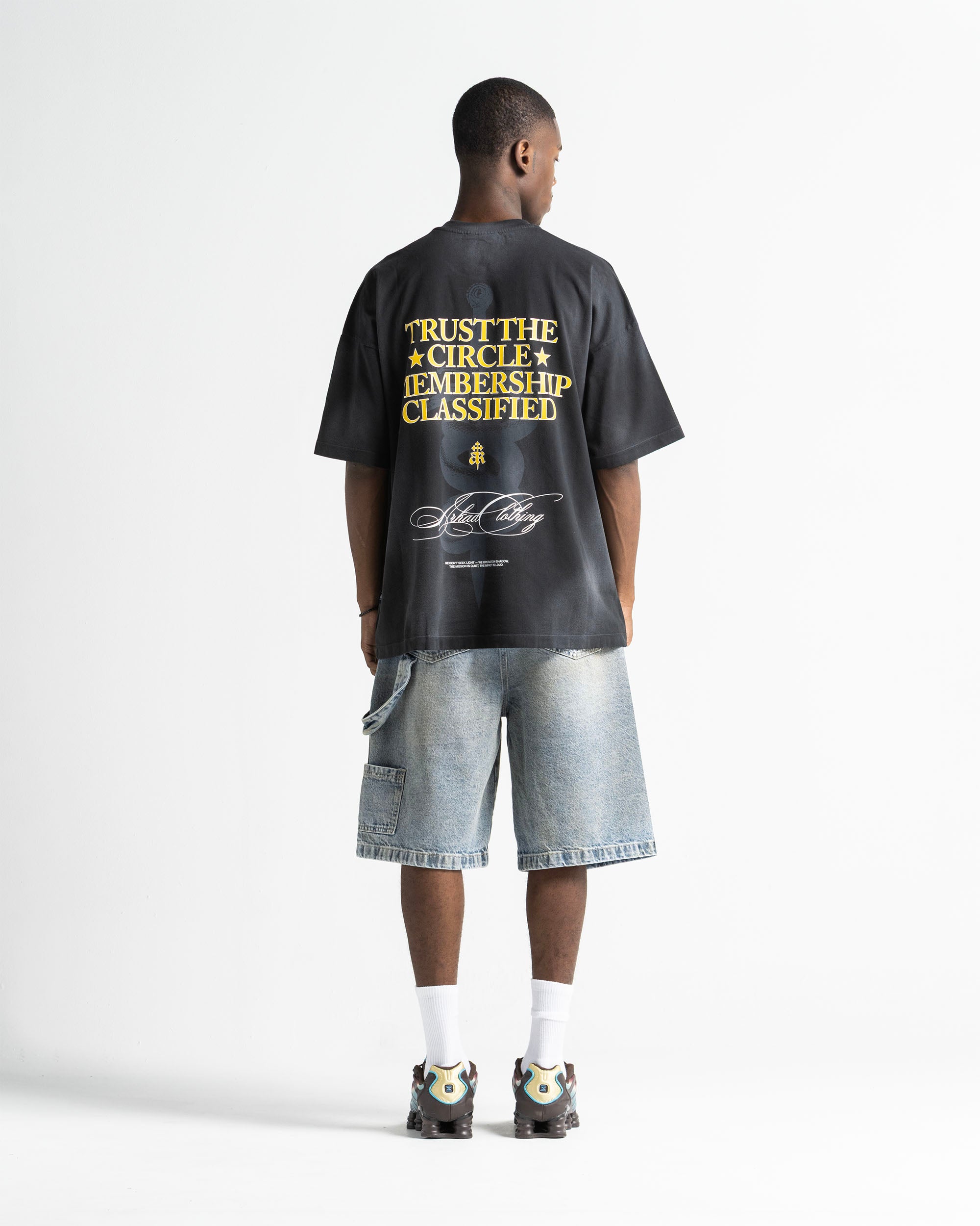 Washed Tshirt Negra Trust The Circle